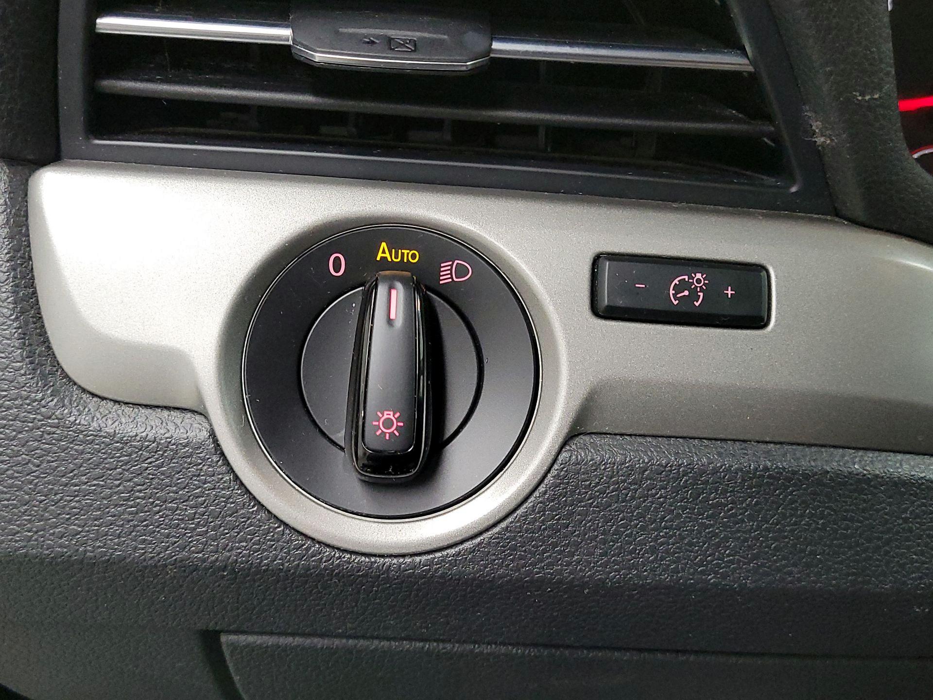 Thumbnail: 2022 Volkswagen Passat - 13