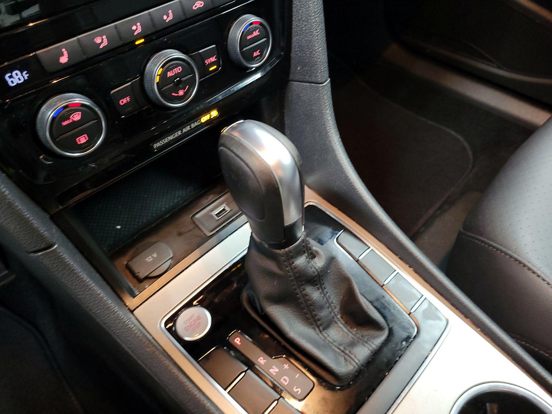 Thumbnail: 2022 Volkswagen Passat - 17