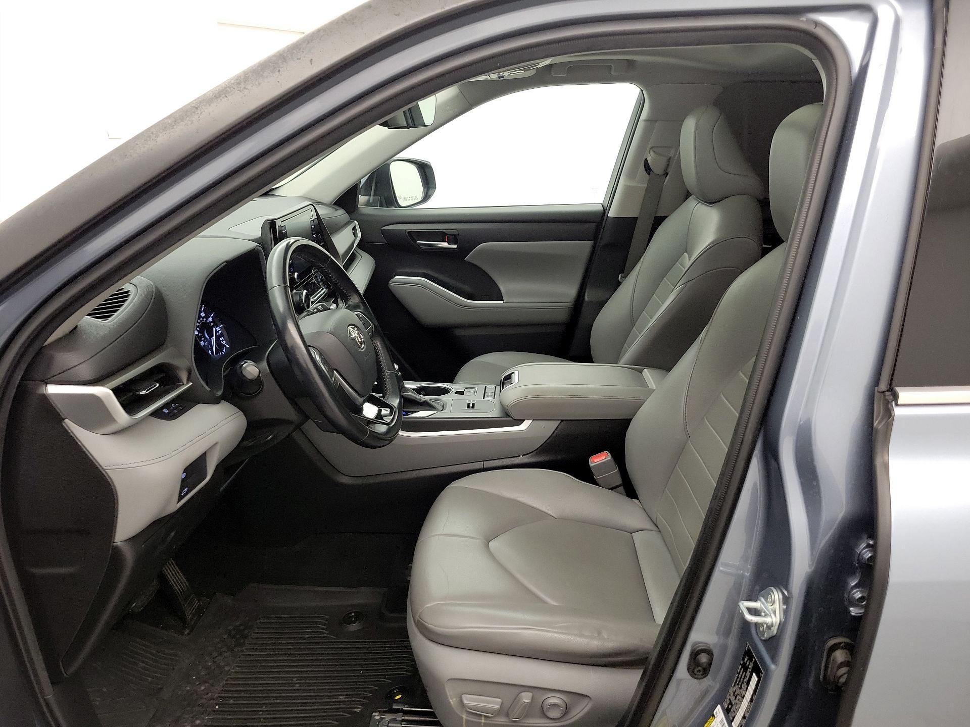 Thumbnail: 2021 Toyota Highlander - 11