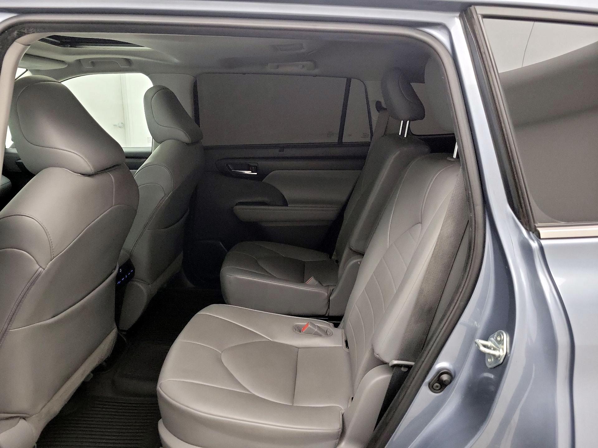 Thumbnail: 2021 Toyota Highlander - 20