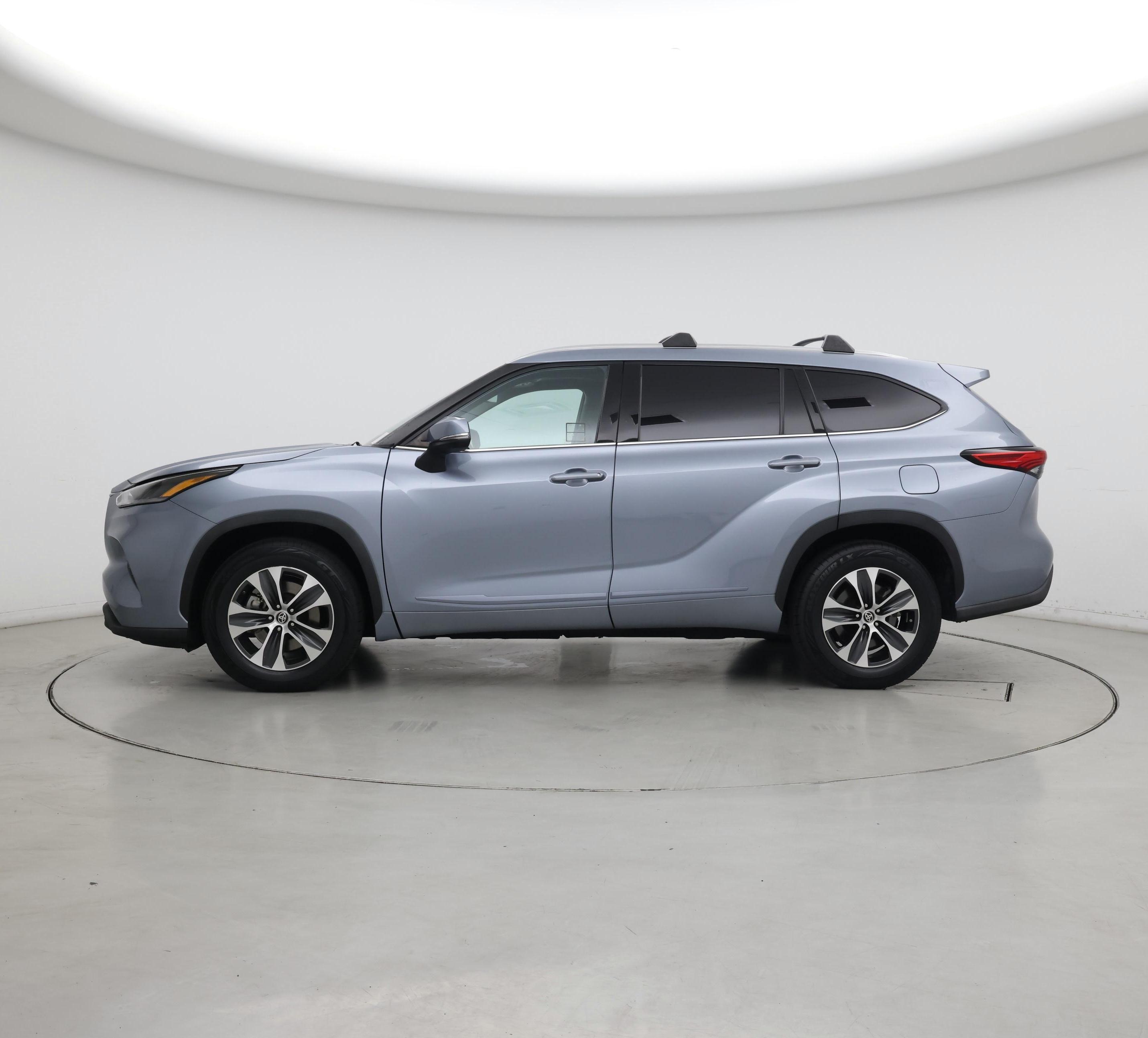 Thumbnail: 2021 Toyota Highlander - 3