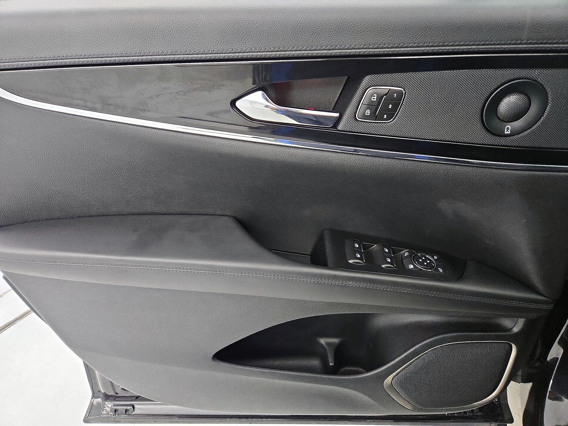 Thumbnail: 2023 Lincoln Nautilus - 12