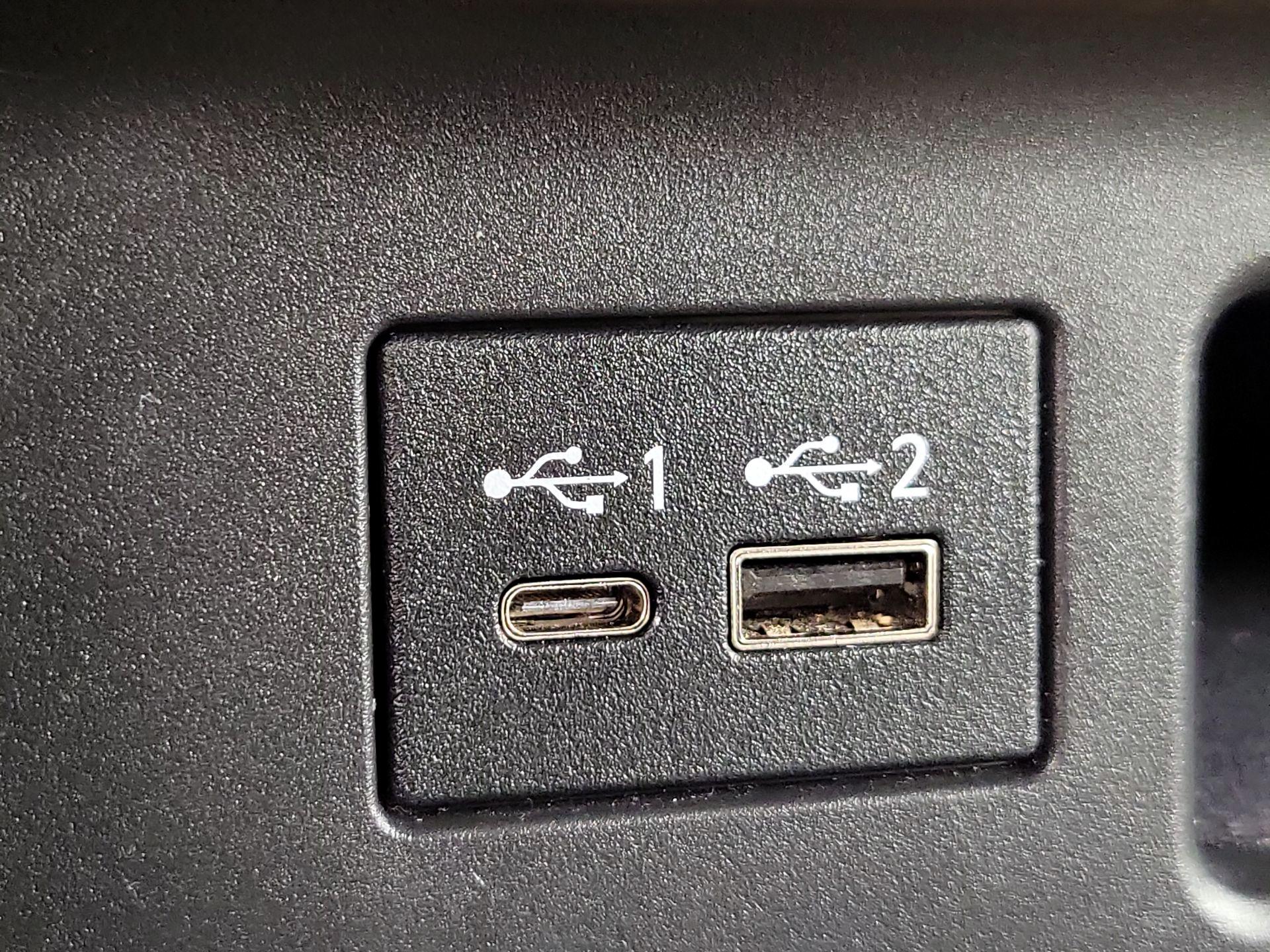 Thumbnail: 2021 INFINITI QX80 - 19