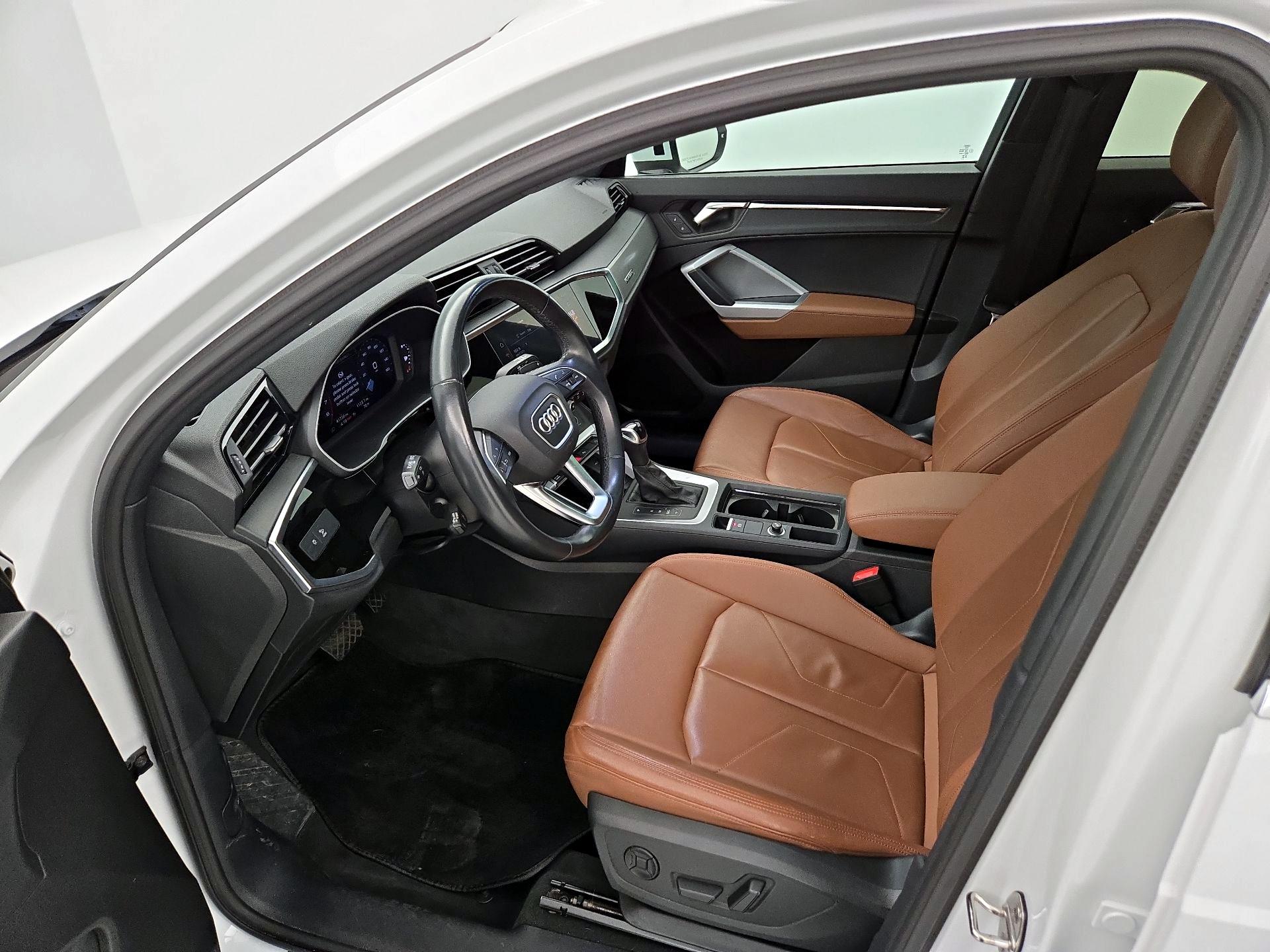 Thumbnail: 2023 Audi Q3 - 11