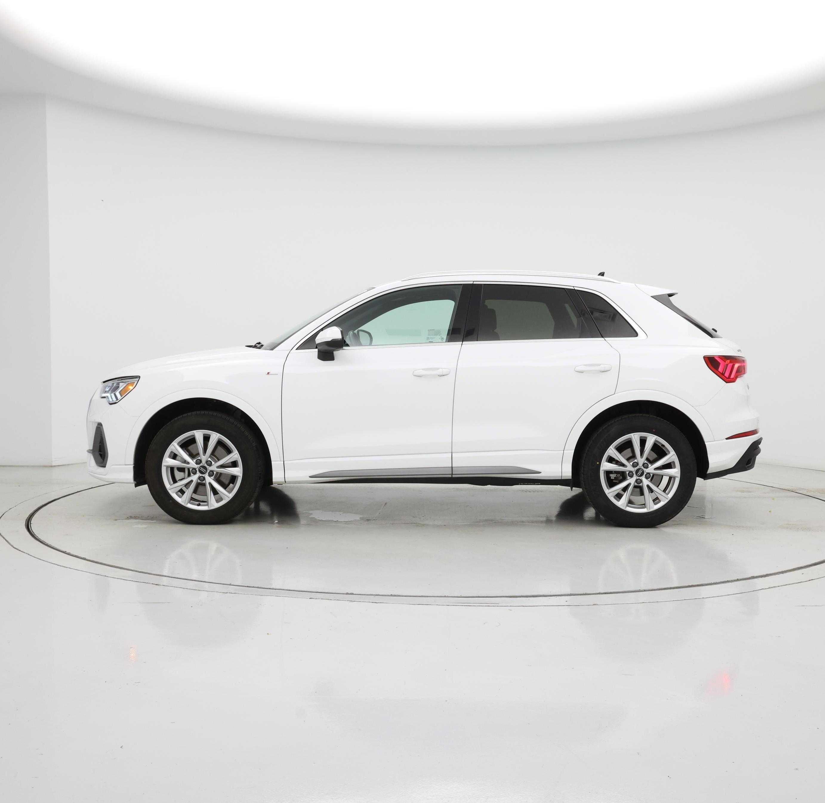 Thumbnail: 2023 Audi Q3 - 3