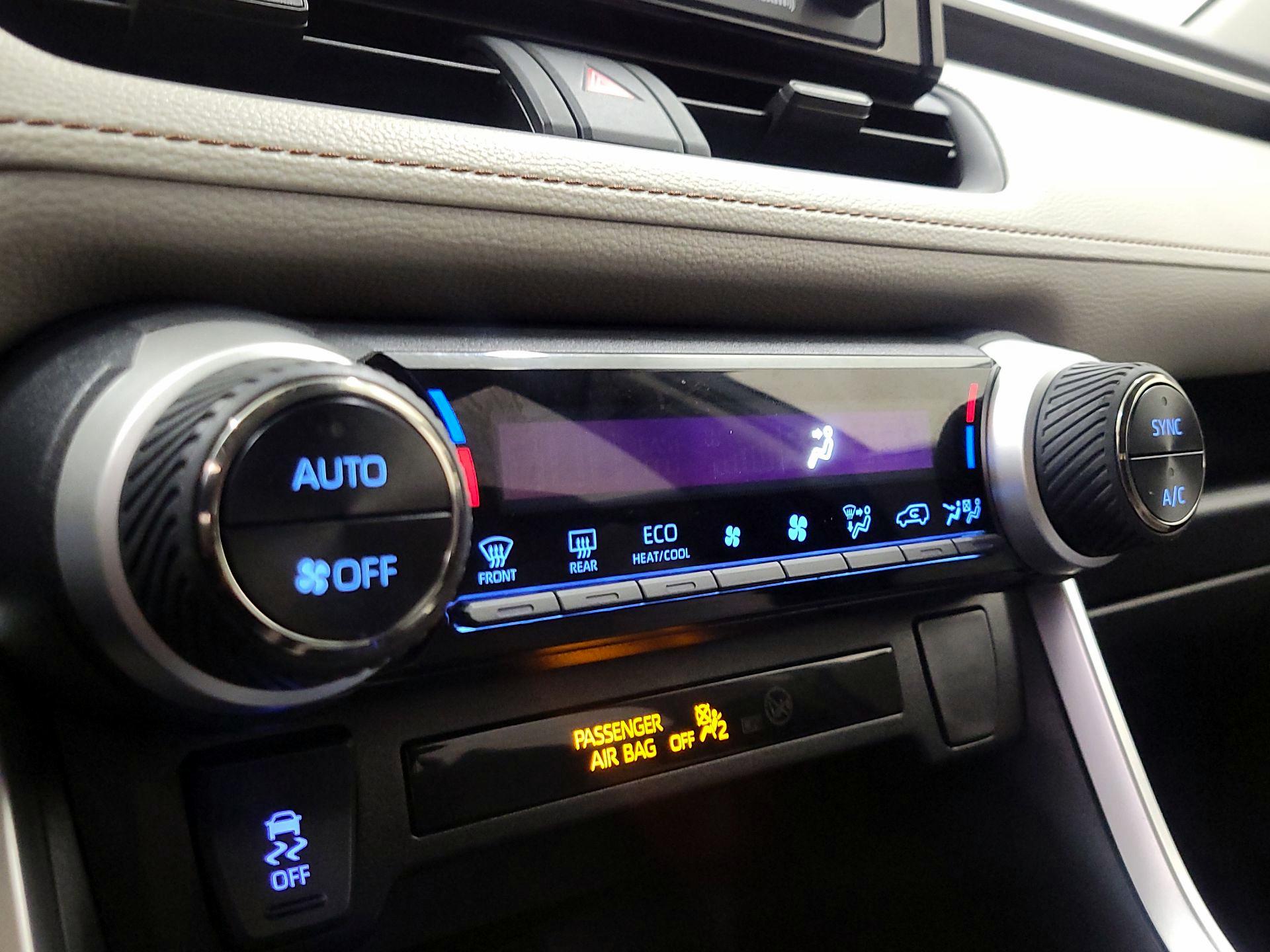 Thumbnail: 2020 Toyota RAV4 - 16