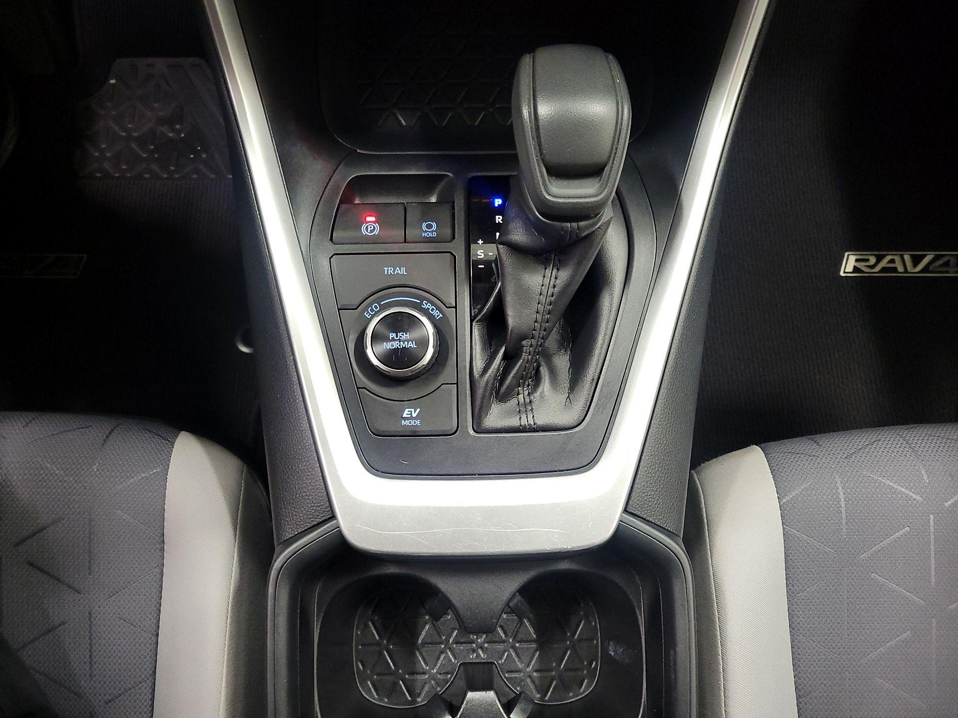 Thumbnail: 2020 Toyota RAV4 - 17