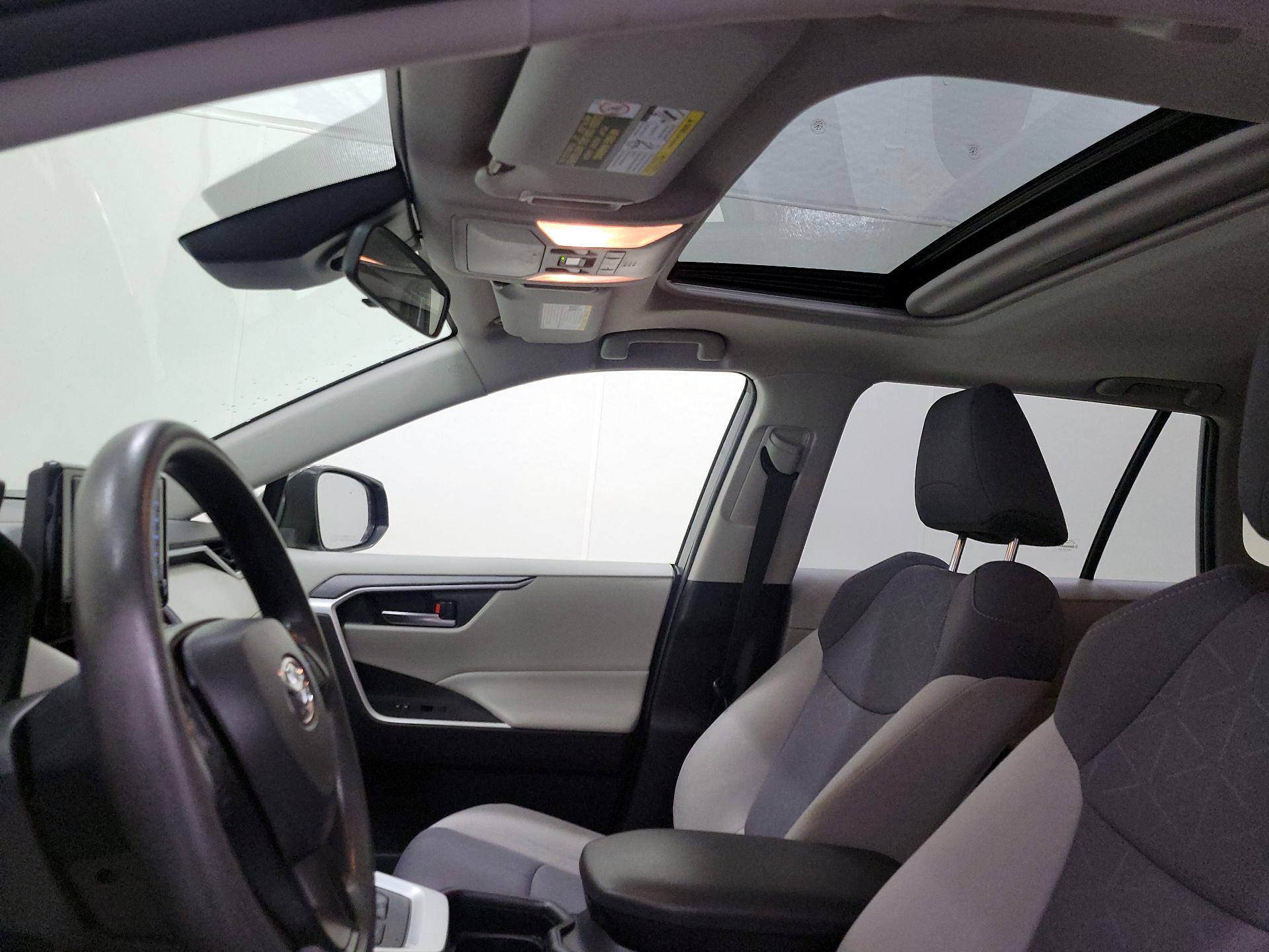 Thumbnail: 2020 Toyota RAV4 - 19