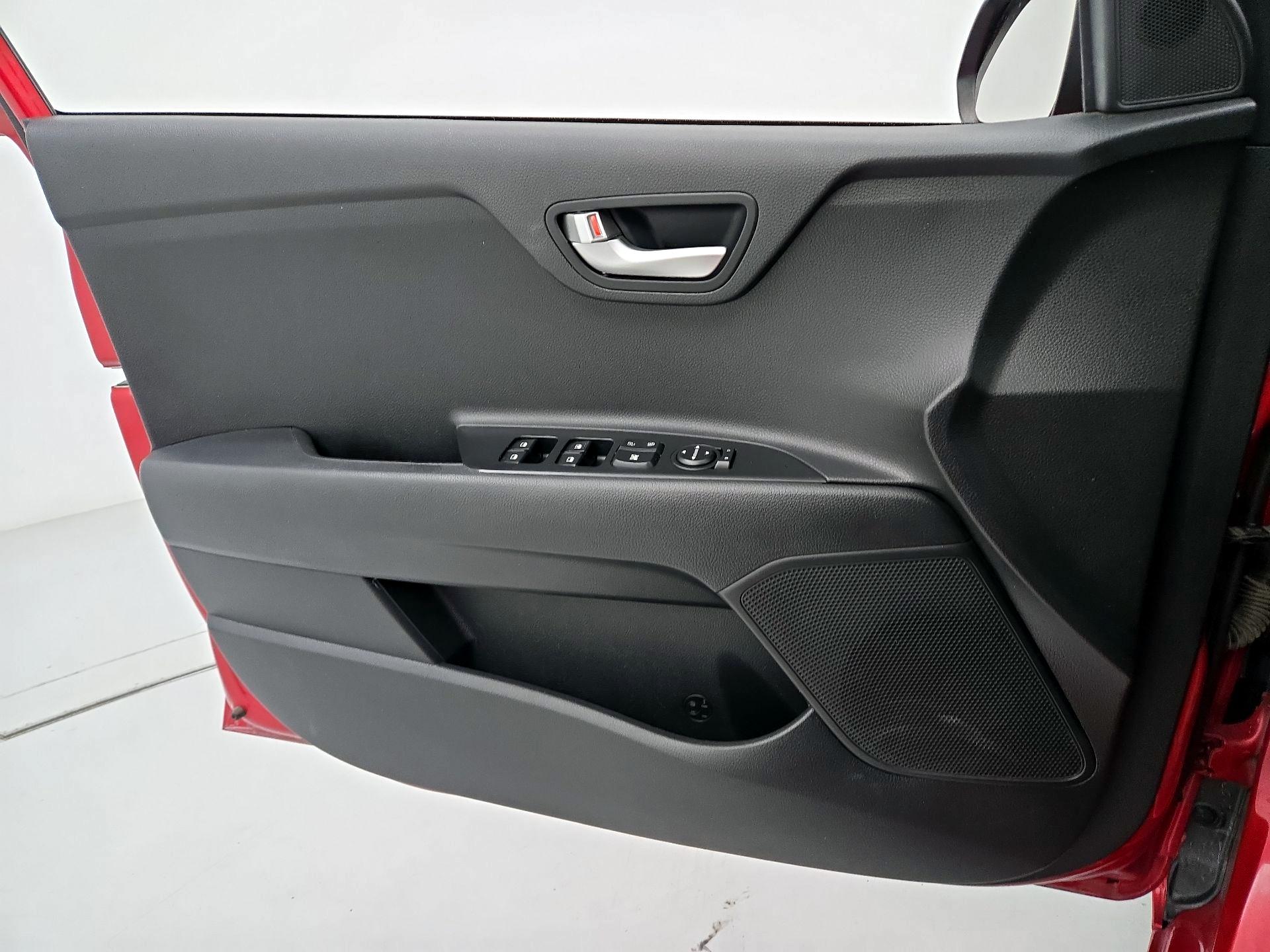 Thumbnail: 2023 Kia Rio - 12