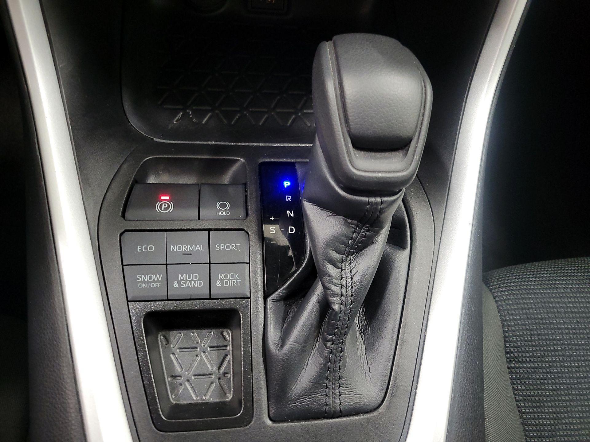 Thumbnail: 2023 Toyota RAV4 - 17