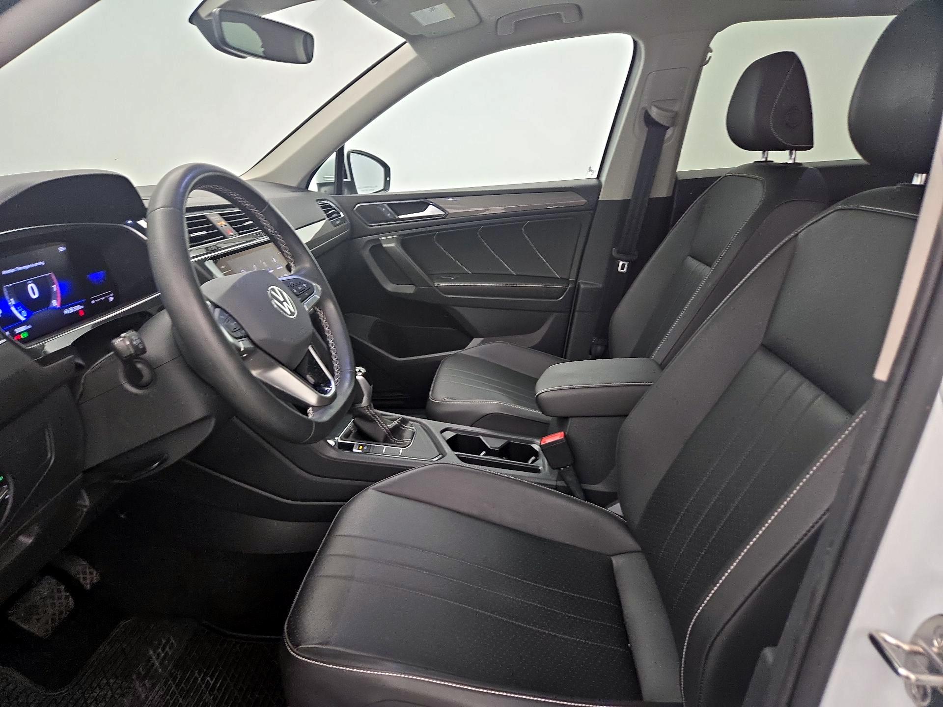 Thumbnail: 2022 Volkswagen Tiguan - 11