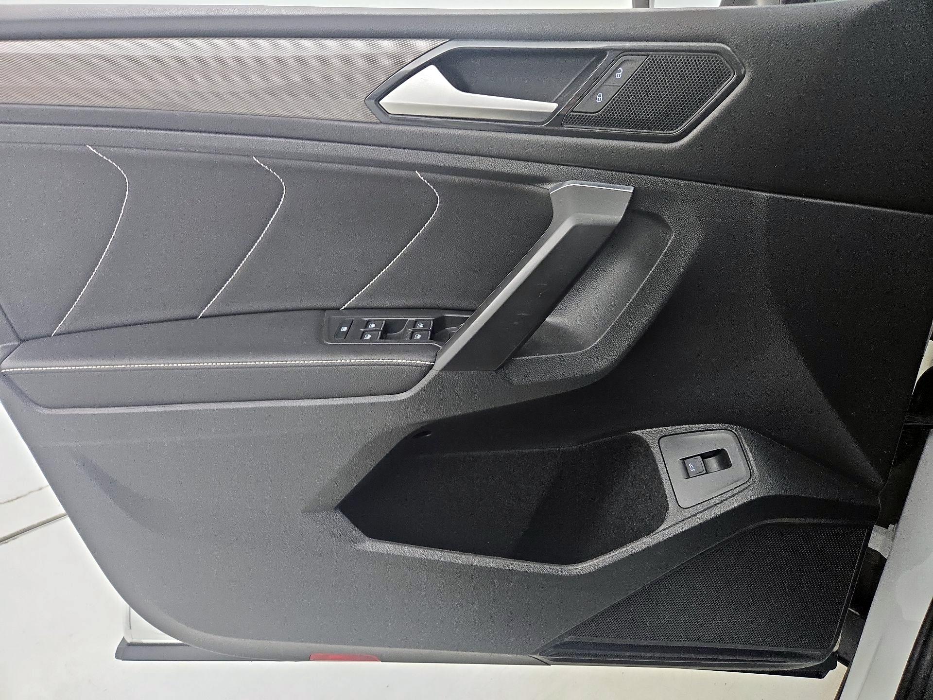 Thumbnail: 2022 Volkswagen Tiguan - 12