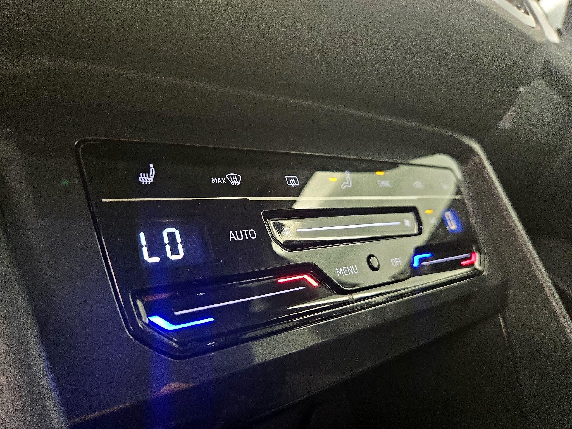 Thumbnail: 2022 Volkswagen Tiguan - 16