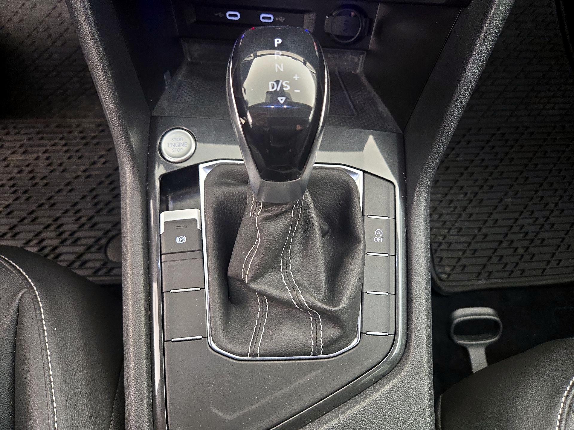 Thumbnail: 2022 Volkswagen Tiguan - 17