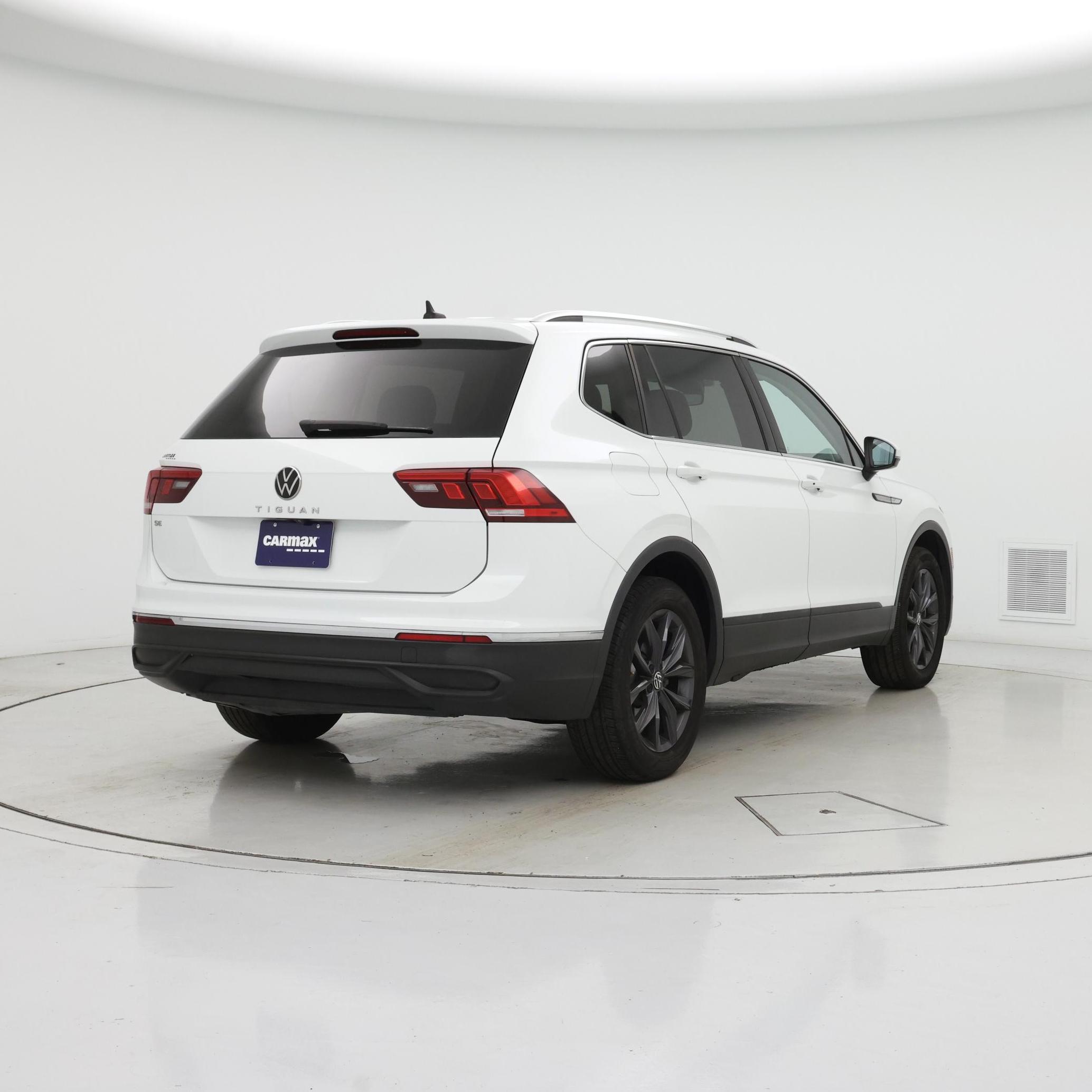 Thumbnail: 2022 Volkswagen Tiguan - 8