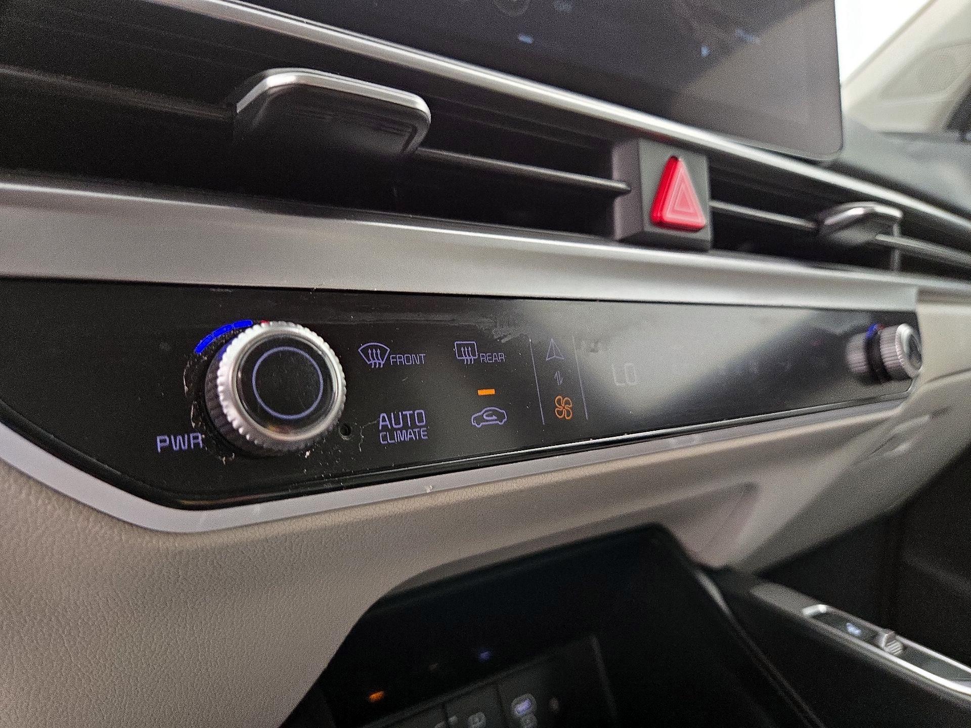 Thumbnail: 2024 Kia Sorento - 17