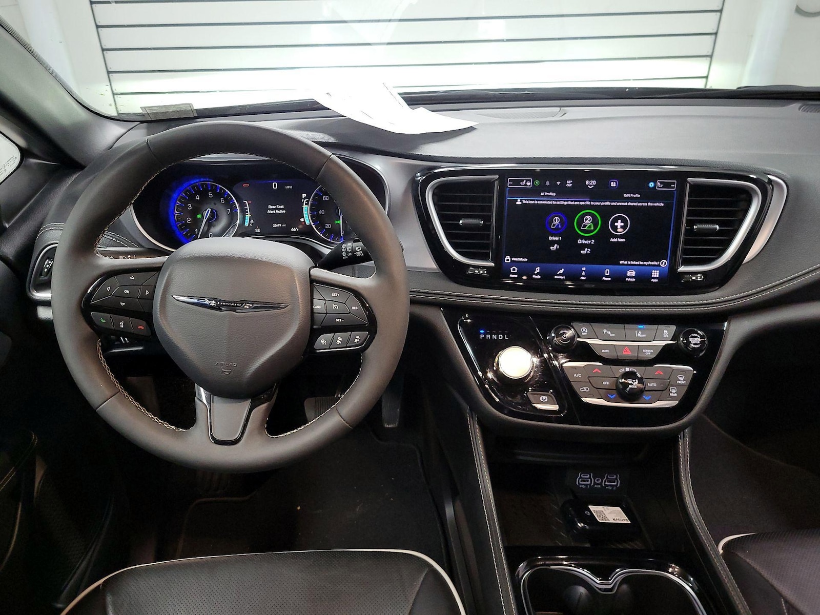 2025 Chrysler Pacifica Limited - Photo 10