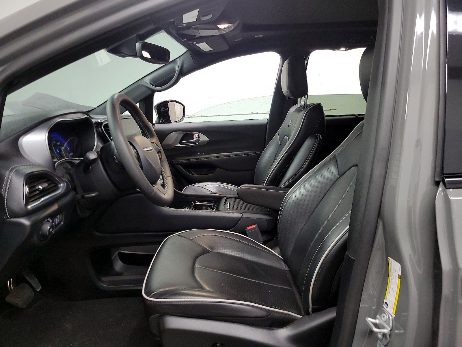 2025 Chrysler Pacifica Limited - Photo 12