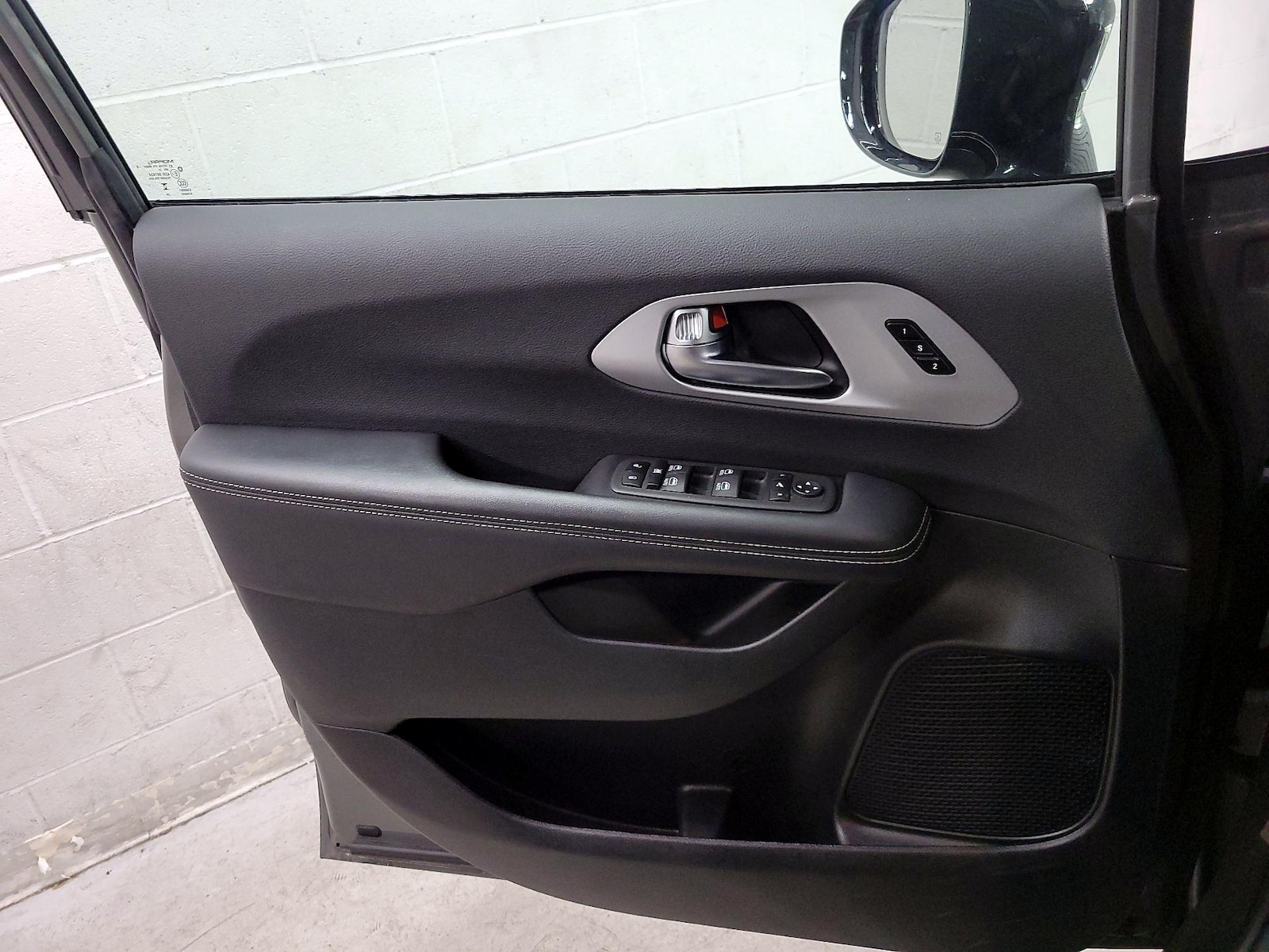 2025 Chrysler Pacifica Limited - Photo 13