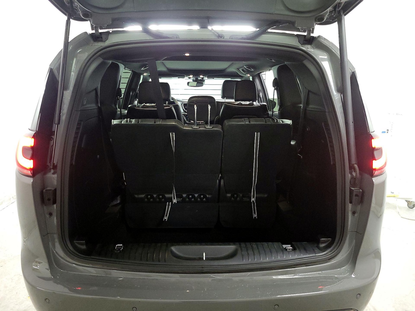 2025 Chrysler Pacifica Limited - Photo 19