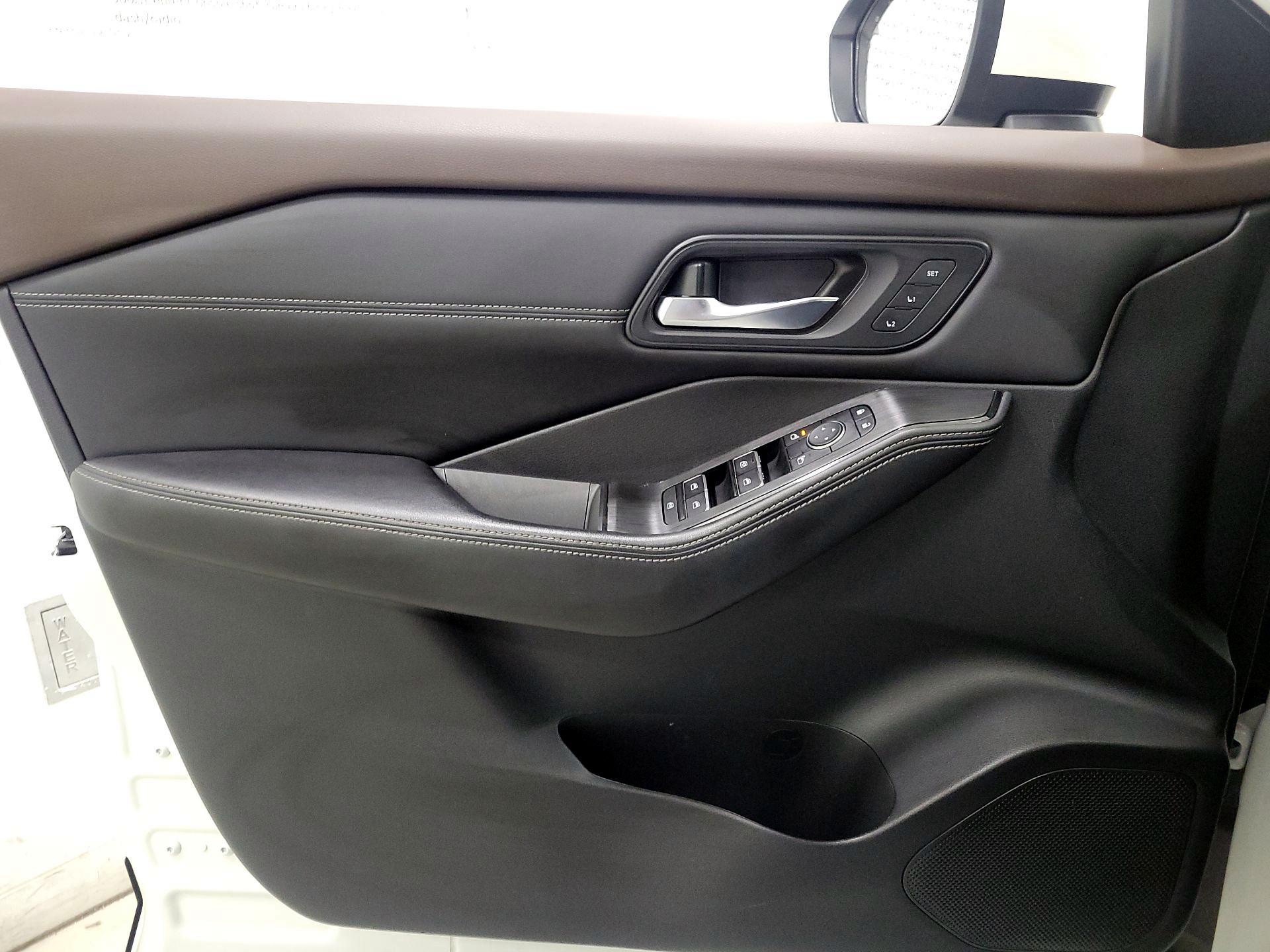 Thumbnail: 2023 Nissan Rogue - 12