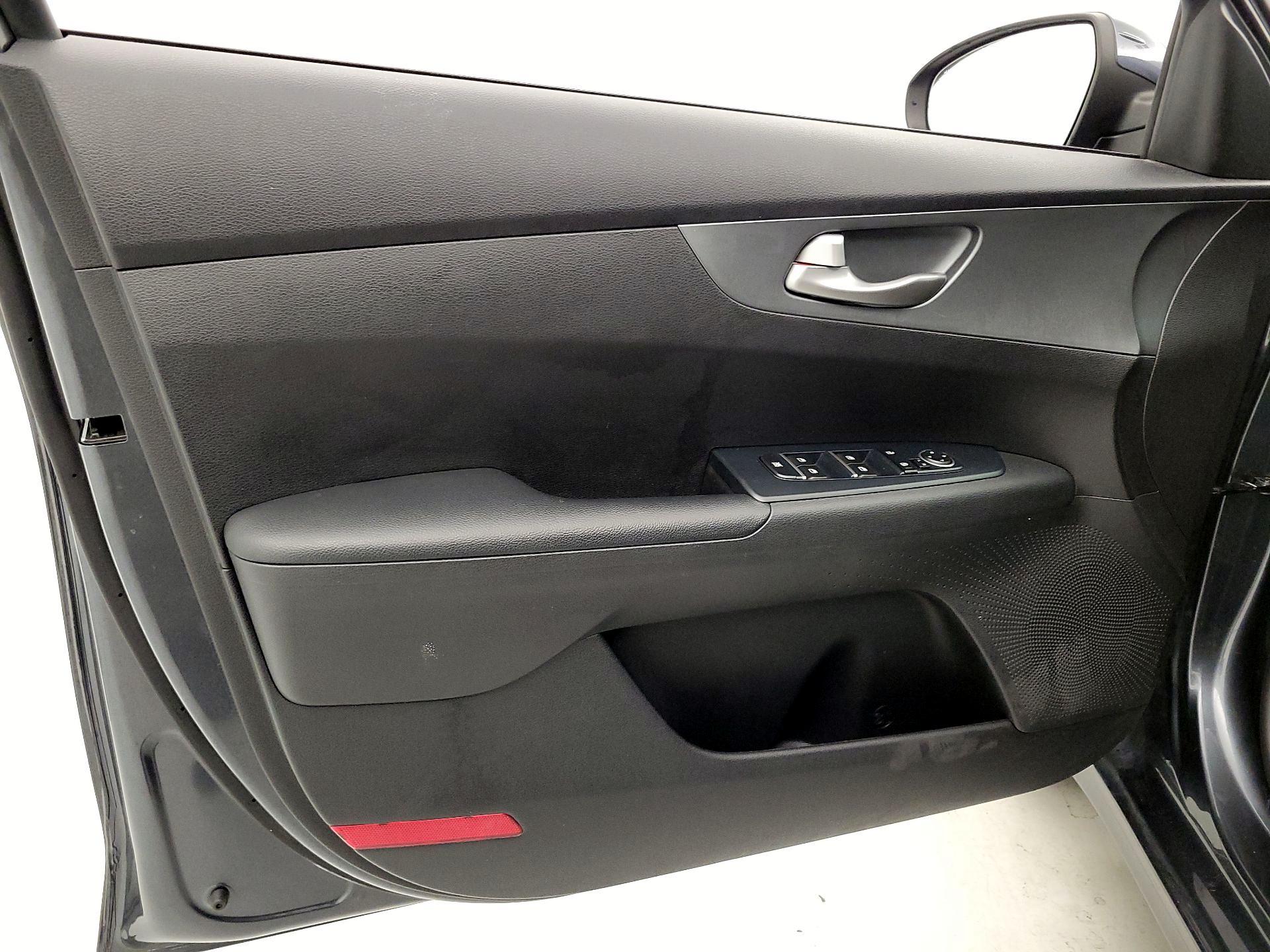 Thumbnail: 2021 Kia Forte - 12