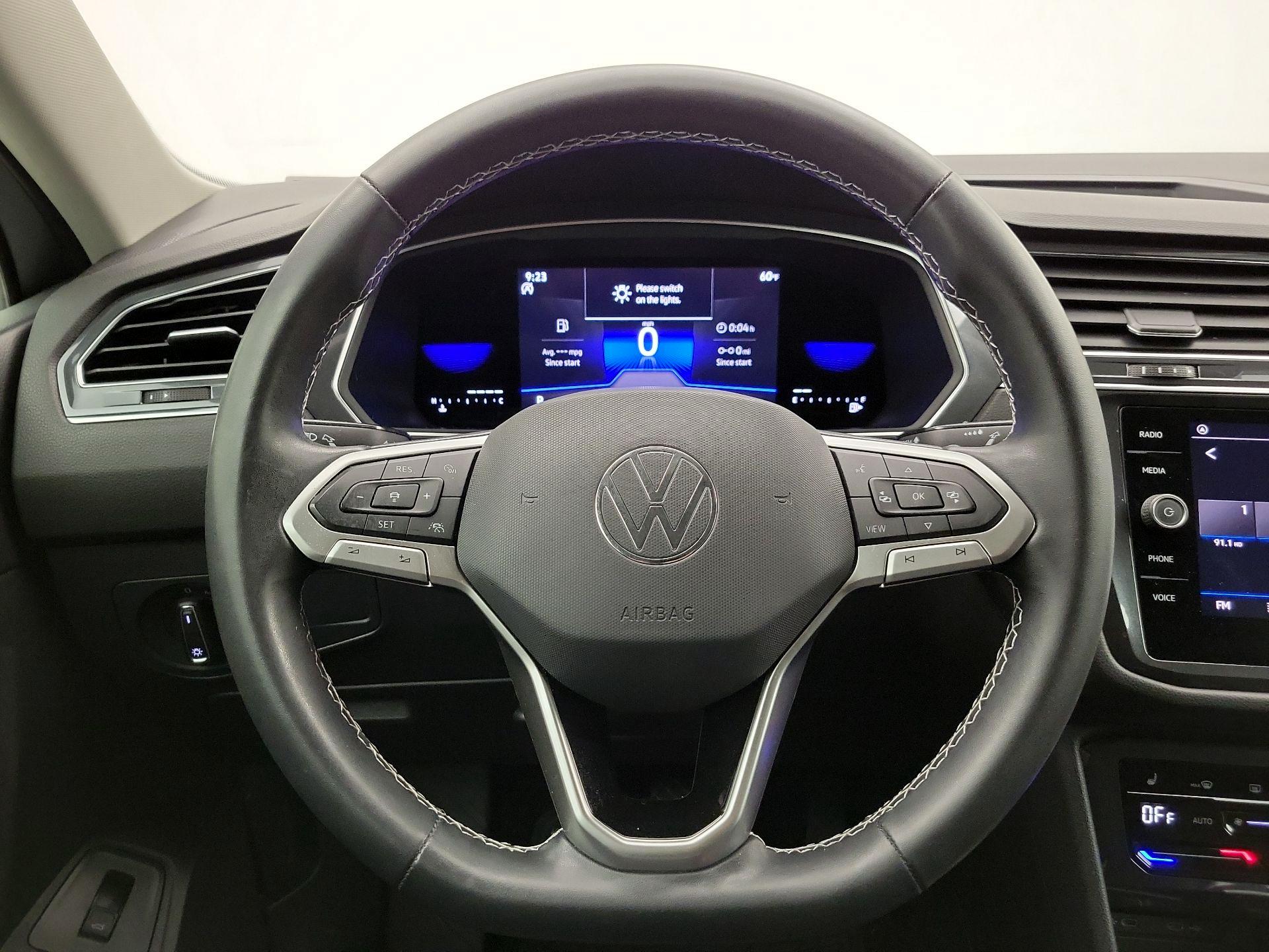 Thumbnail: 2022 Volkswagen Tiguan - 10