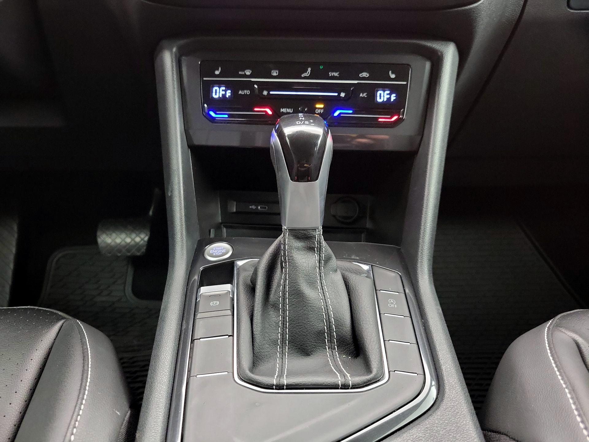 Thumbnail: 2022 Volkswagen Tiguan - 17