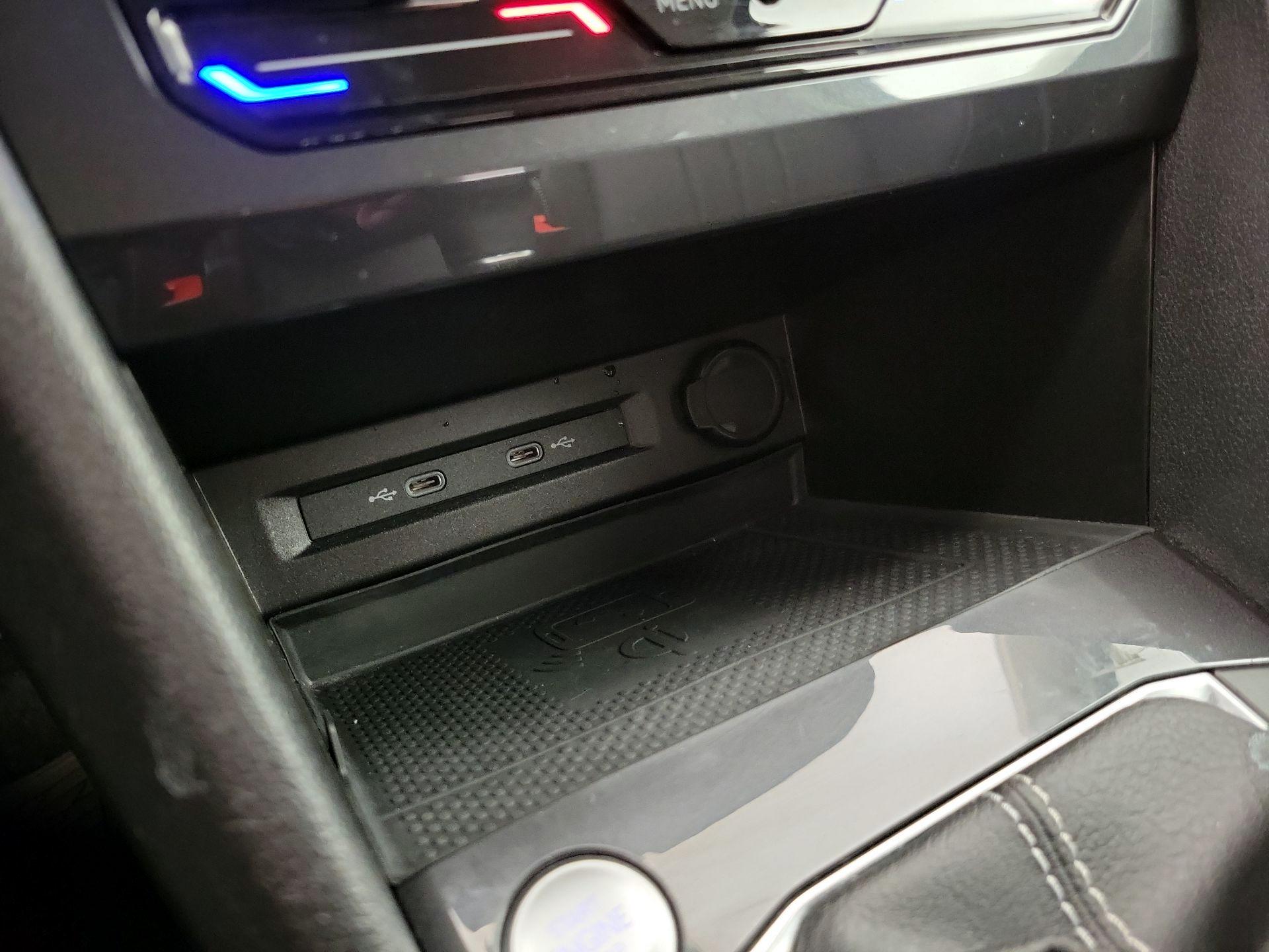 Thumbnail: 2022 Volkswagen Tiguan - 18