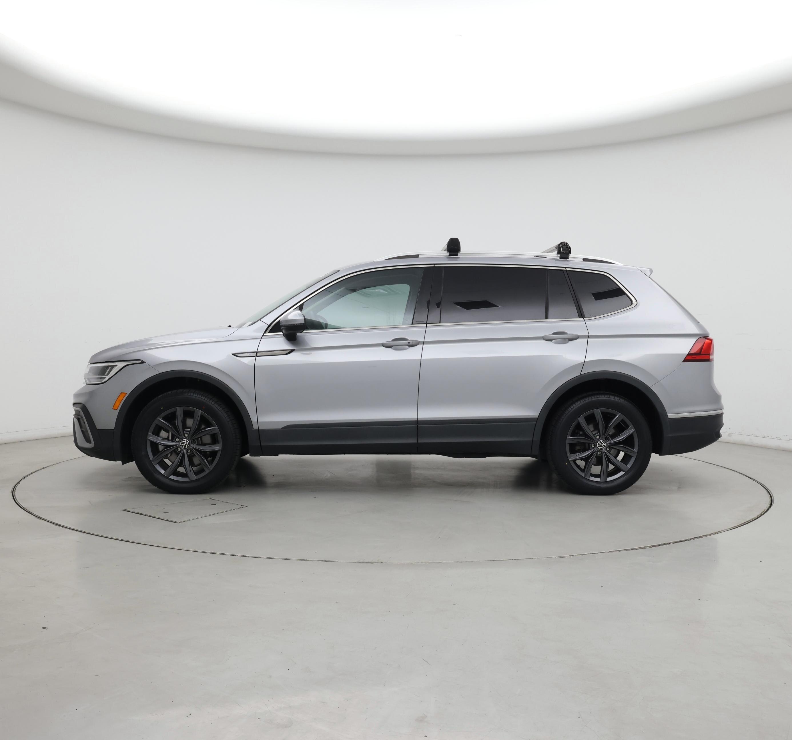 Thumbnail: 2022 Volkswagen Tiguan - 3