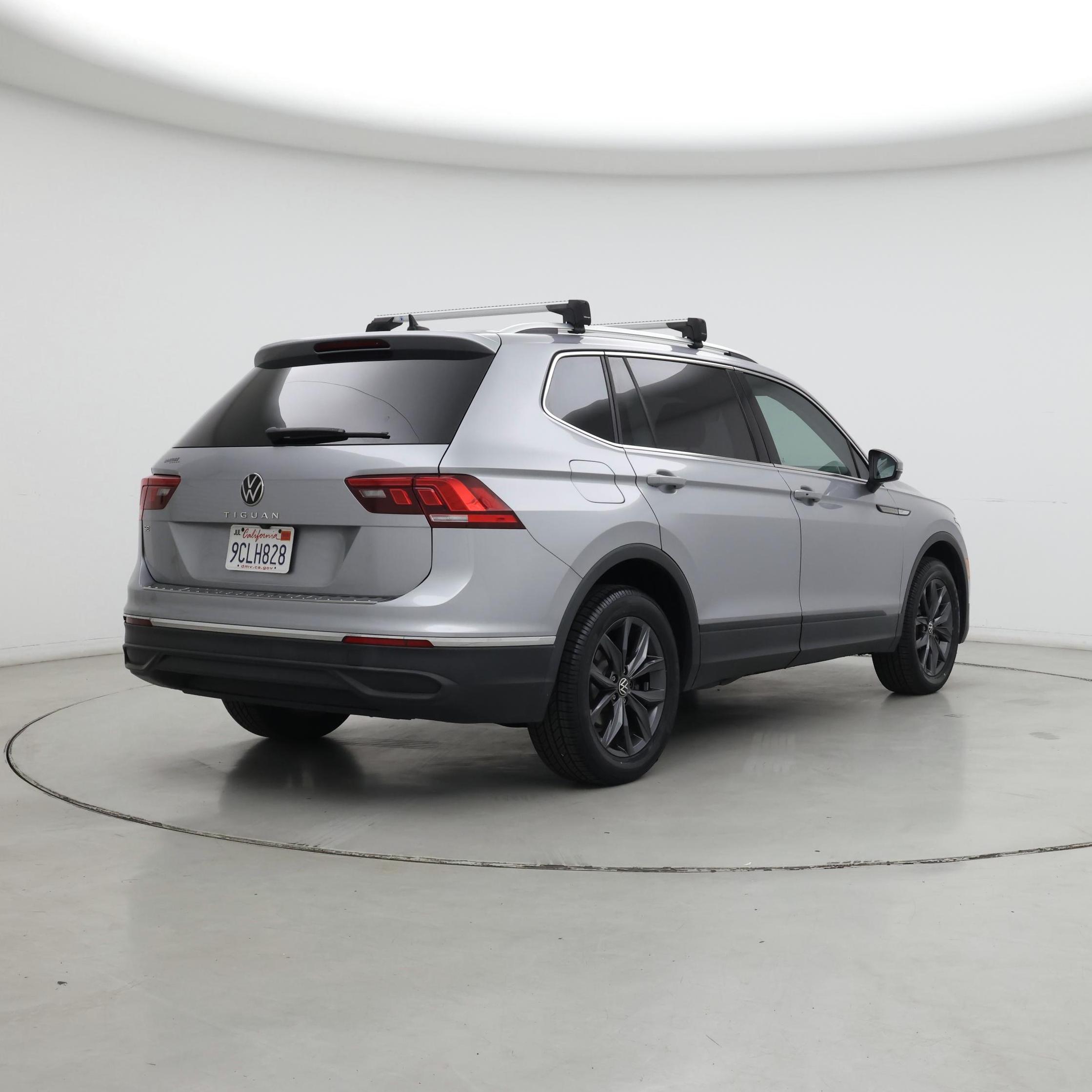 Thumbnail: 2022 Volkswagen Tiguan - 8