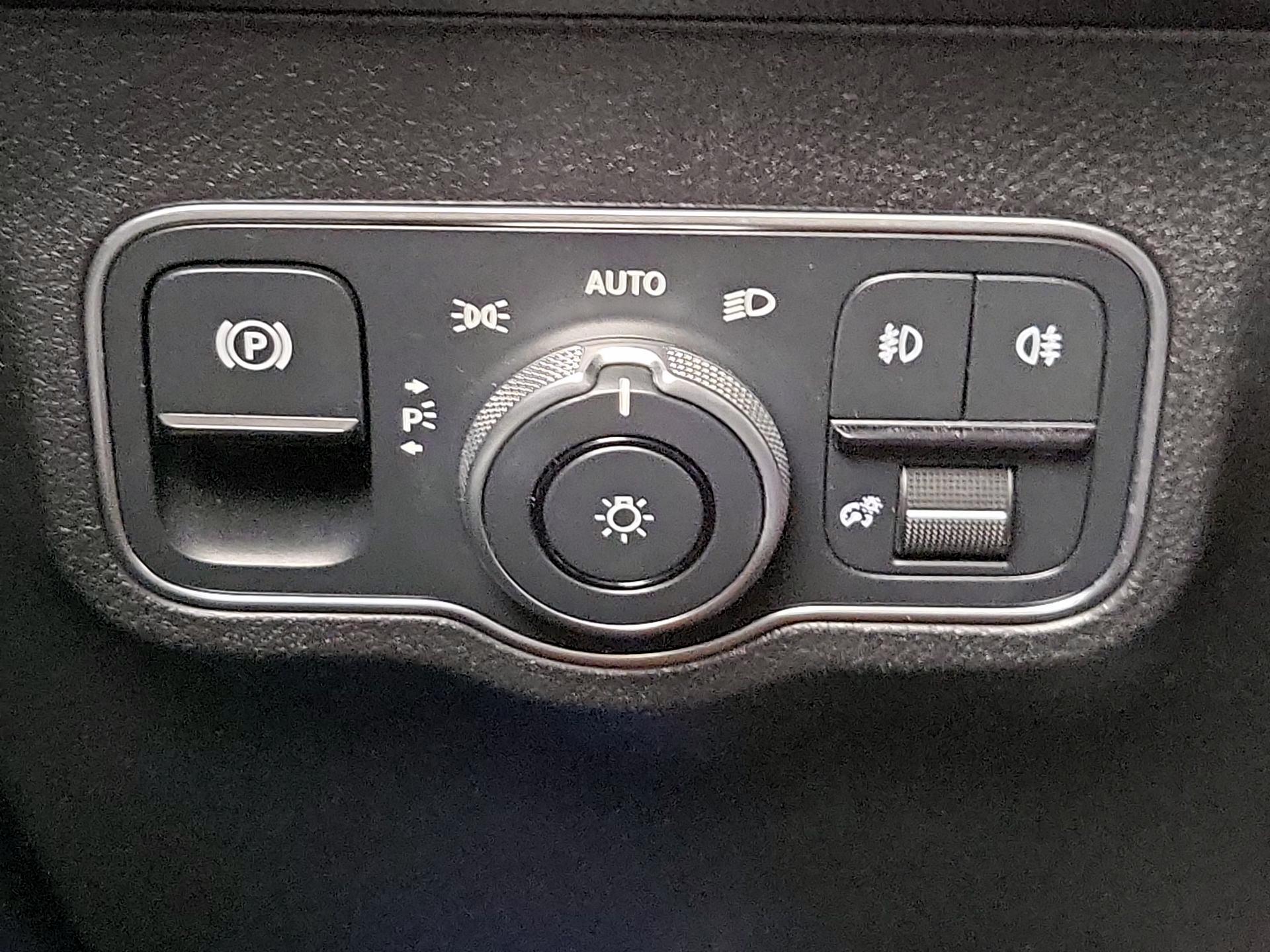 Thumbnail: 2024 Mercedes-Benz GLB - 13