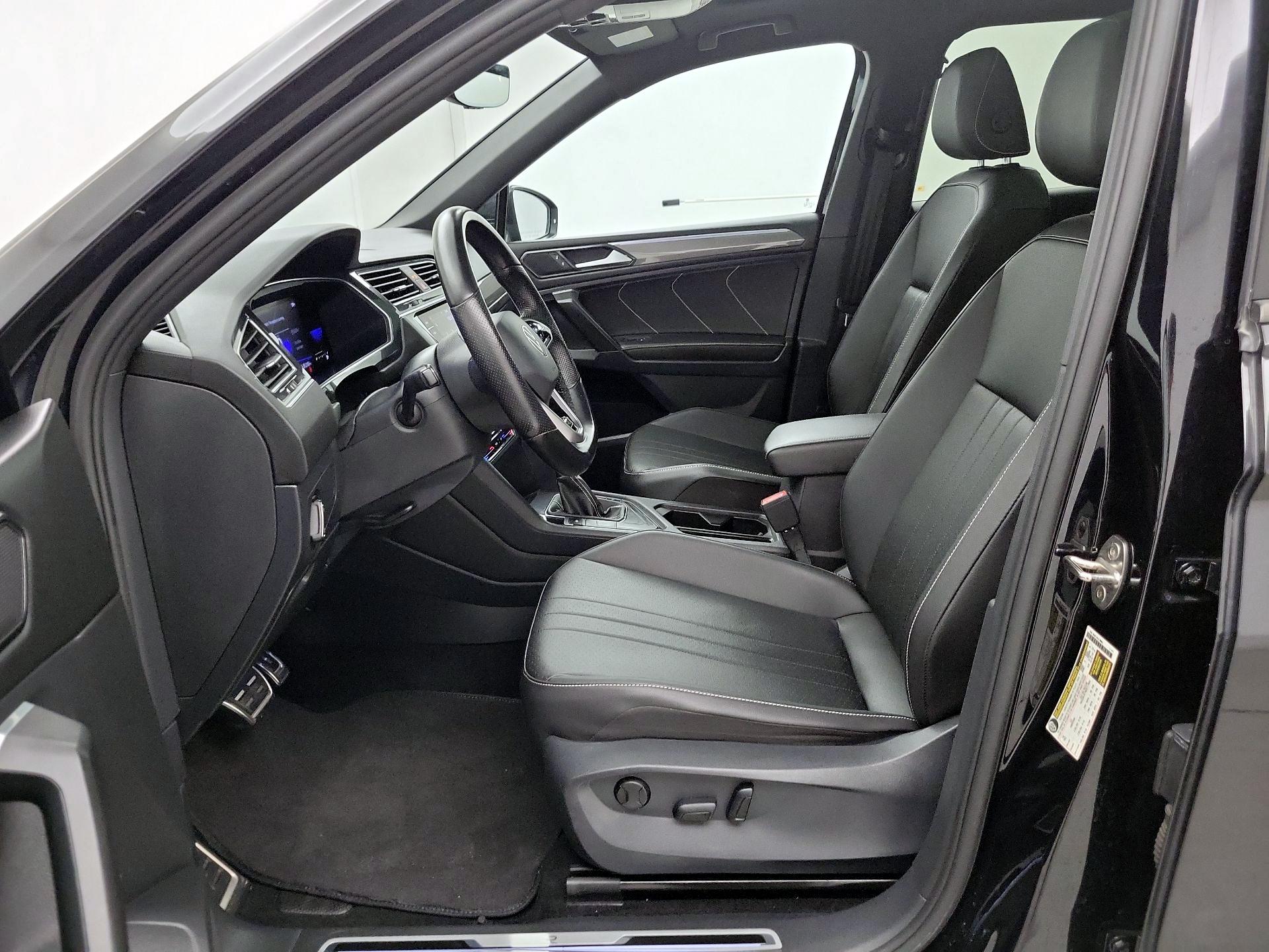 Thumbnail: 2022 Volkswagen Tiguan - 11