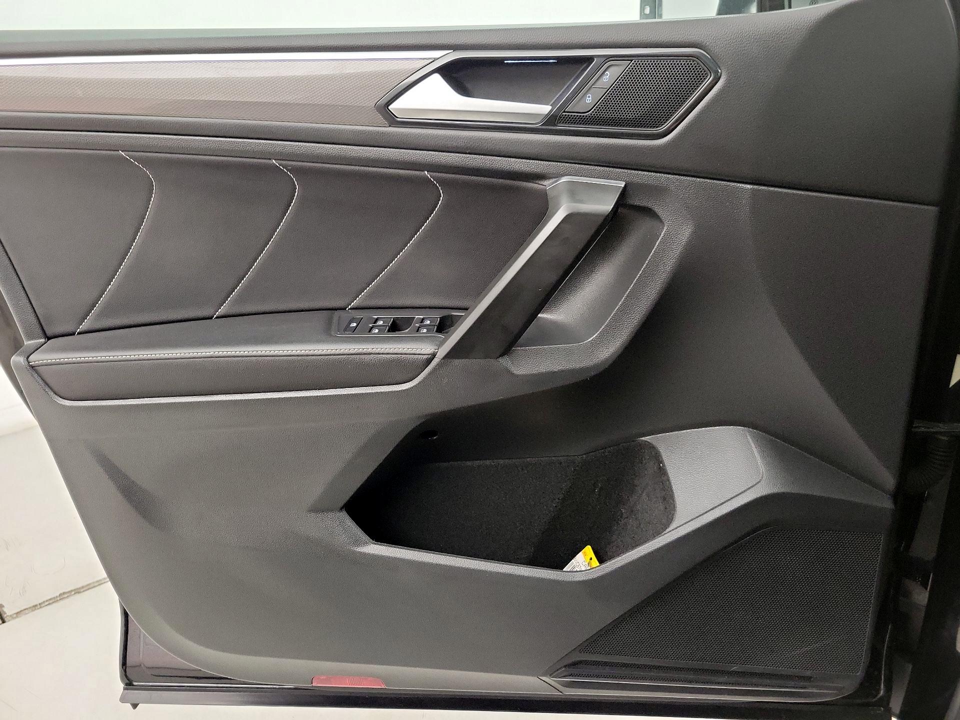 Thumbnail: 2022 Volkswagen Tiguan - 12