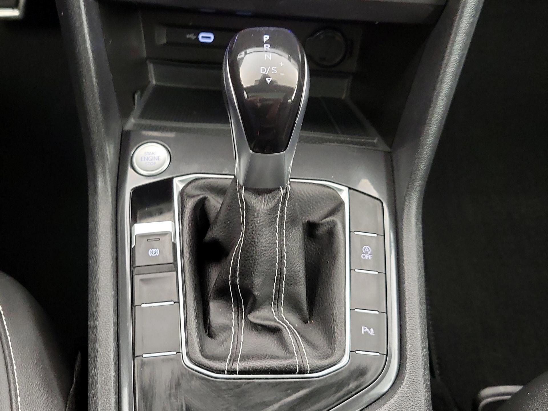 Thumbnail: 2022 Volkswagen Tiguan - 17