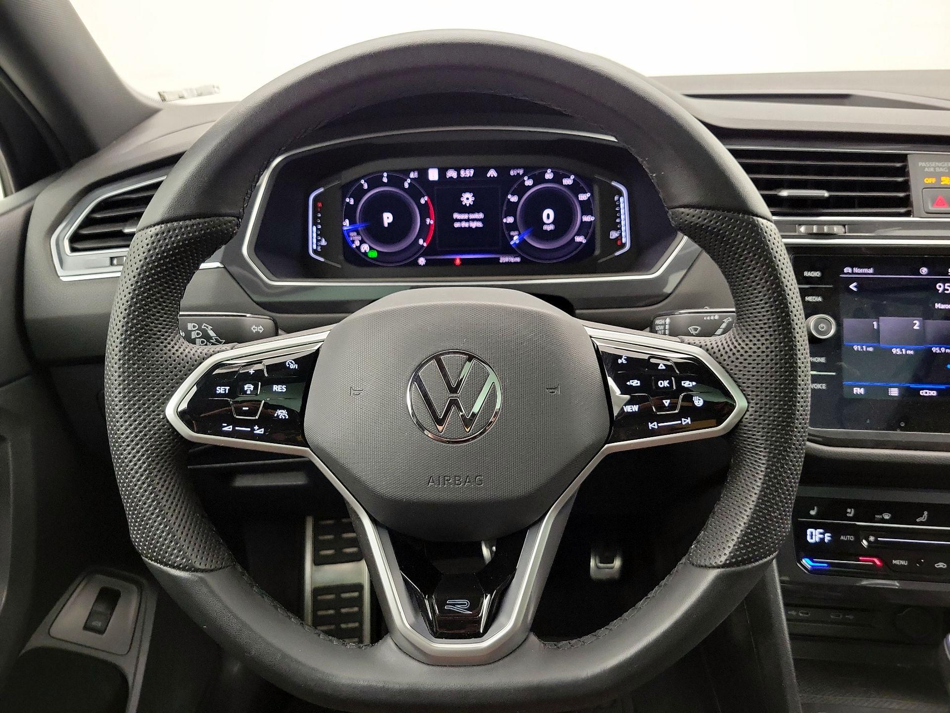 Thumbnail: 2022 Volkswagen Tiguan - 10