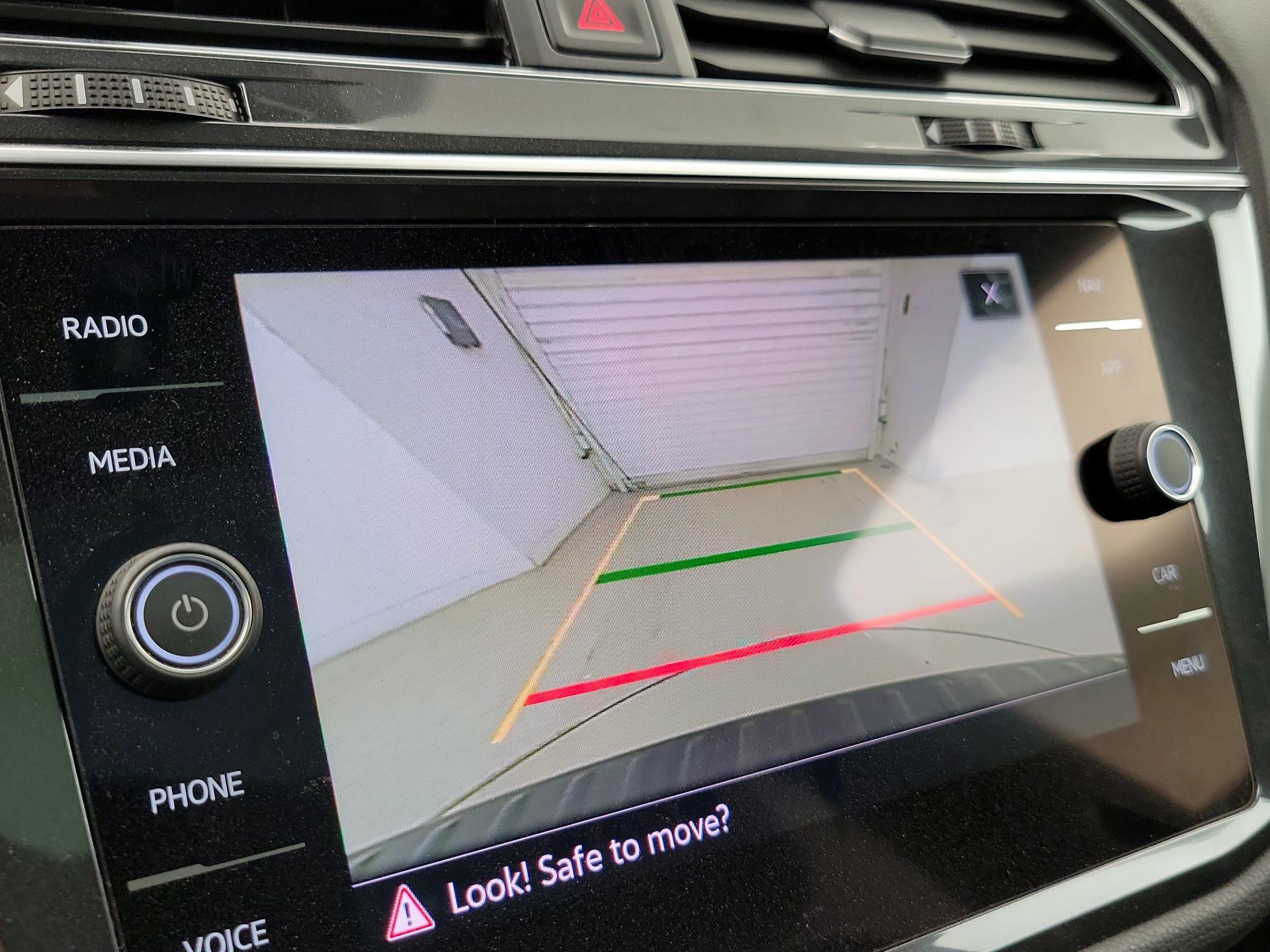 Thumbnail: 2022 Volkswagen Tiguan - 15