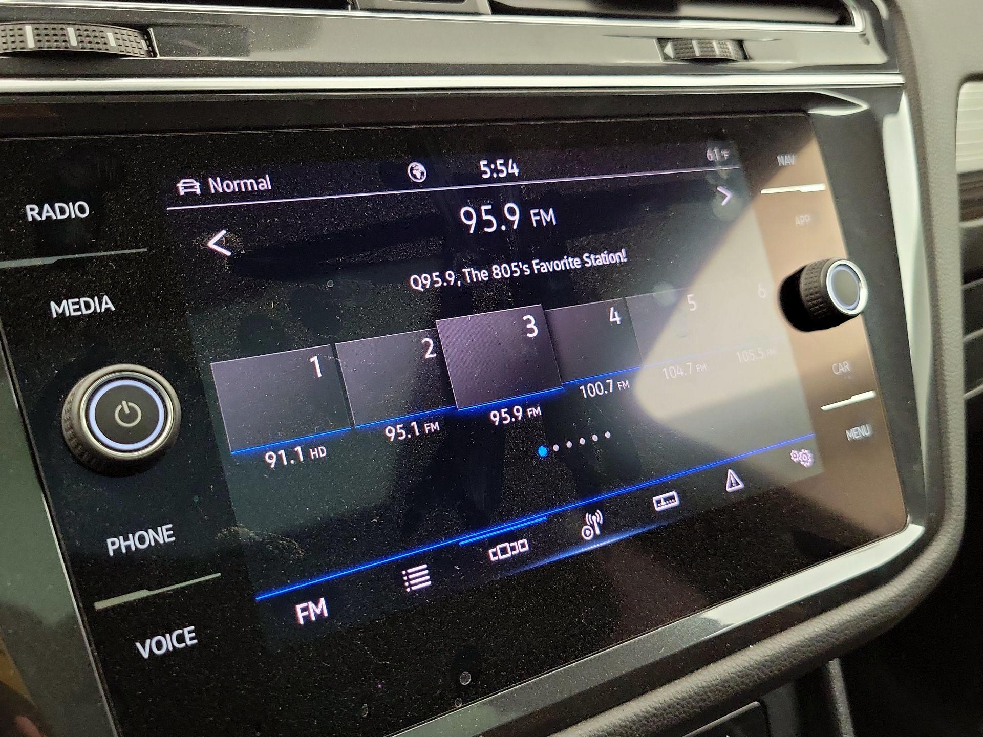 Thumbnail: 2022 Volkswagen Tiguan - 16