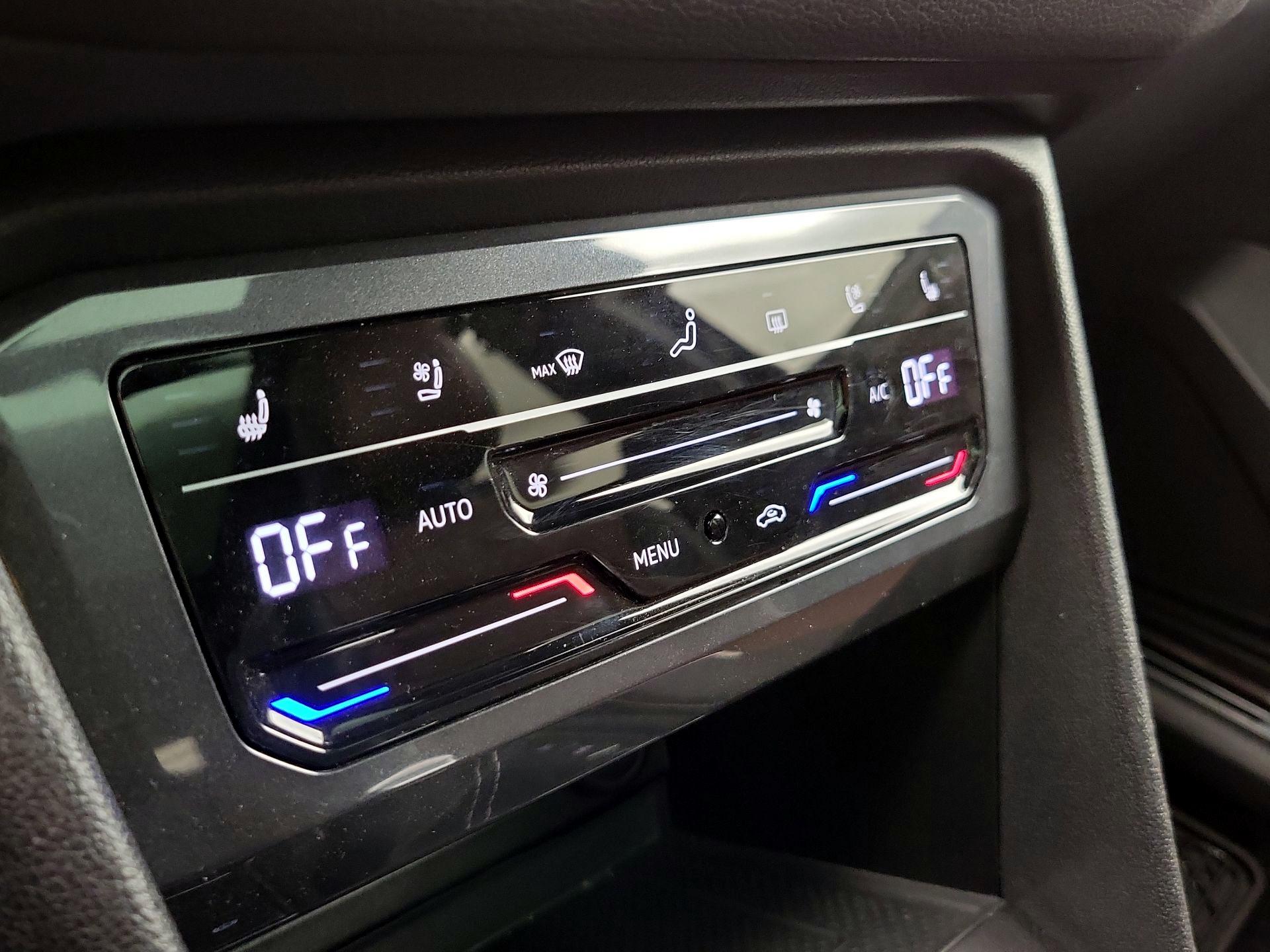 Thumbnail: 2022 Volkswagen Tiguan - 17