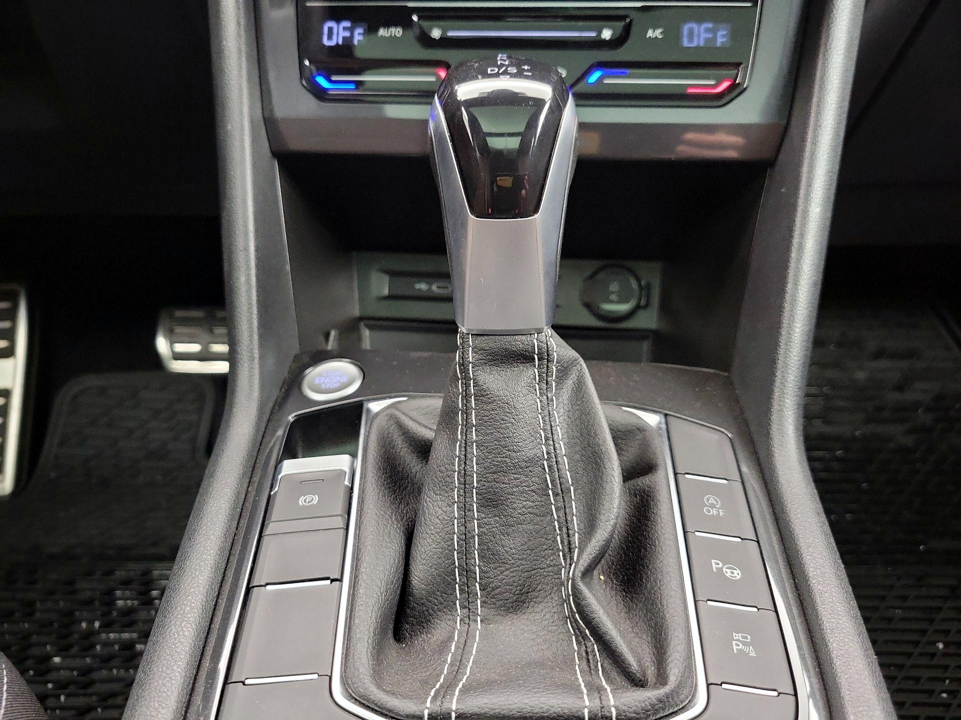 Thumbnail: 2022 Volkswagen Tiguan - 18