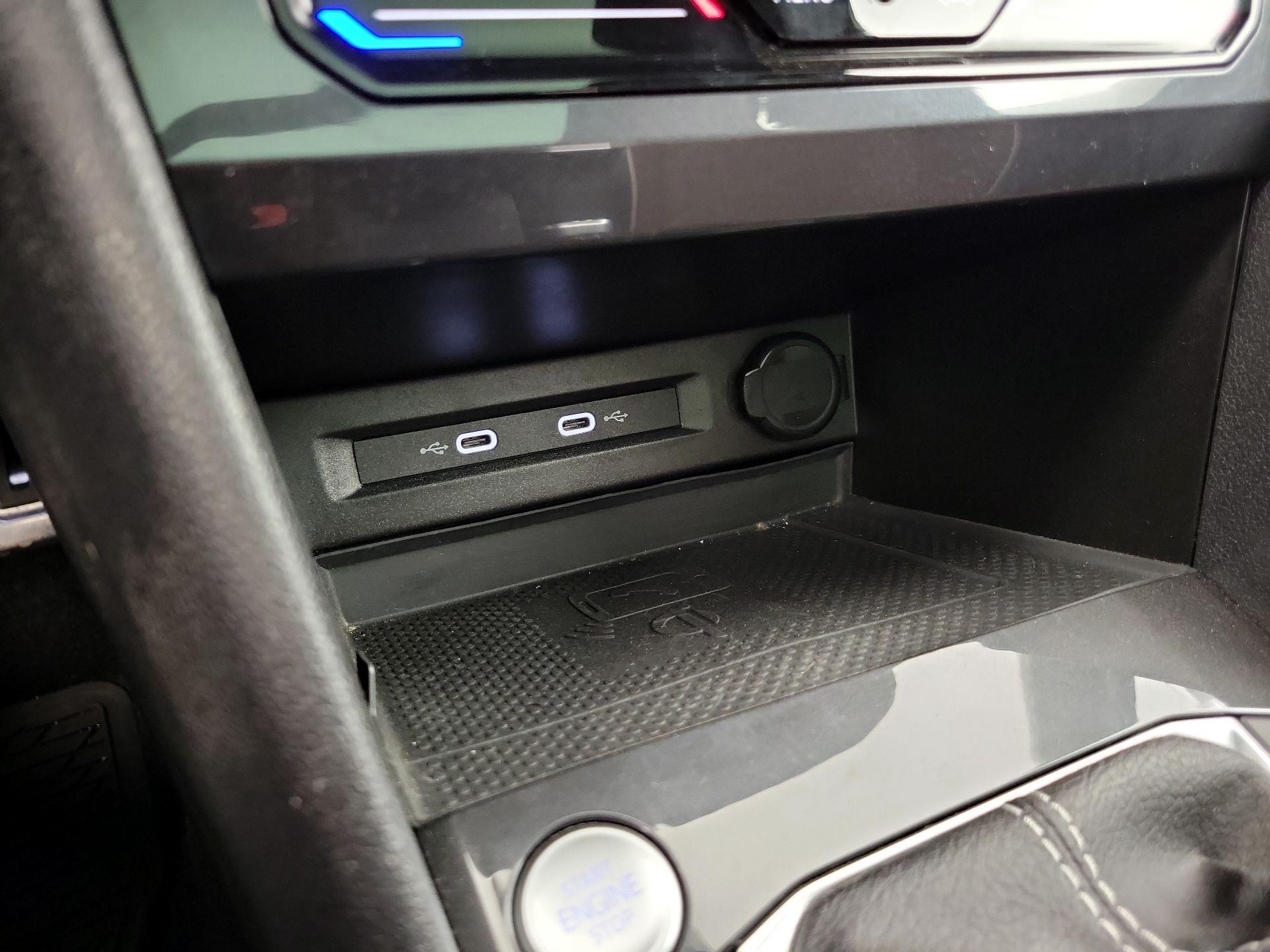 Thumbnail: 2022 Volkswagen Tiguan - 19