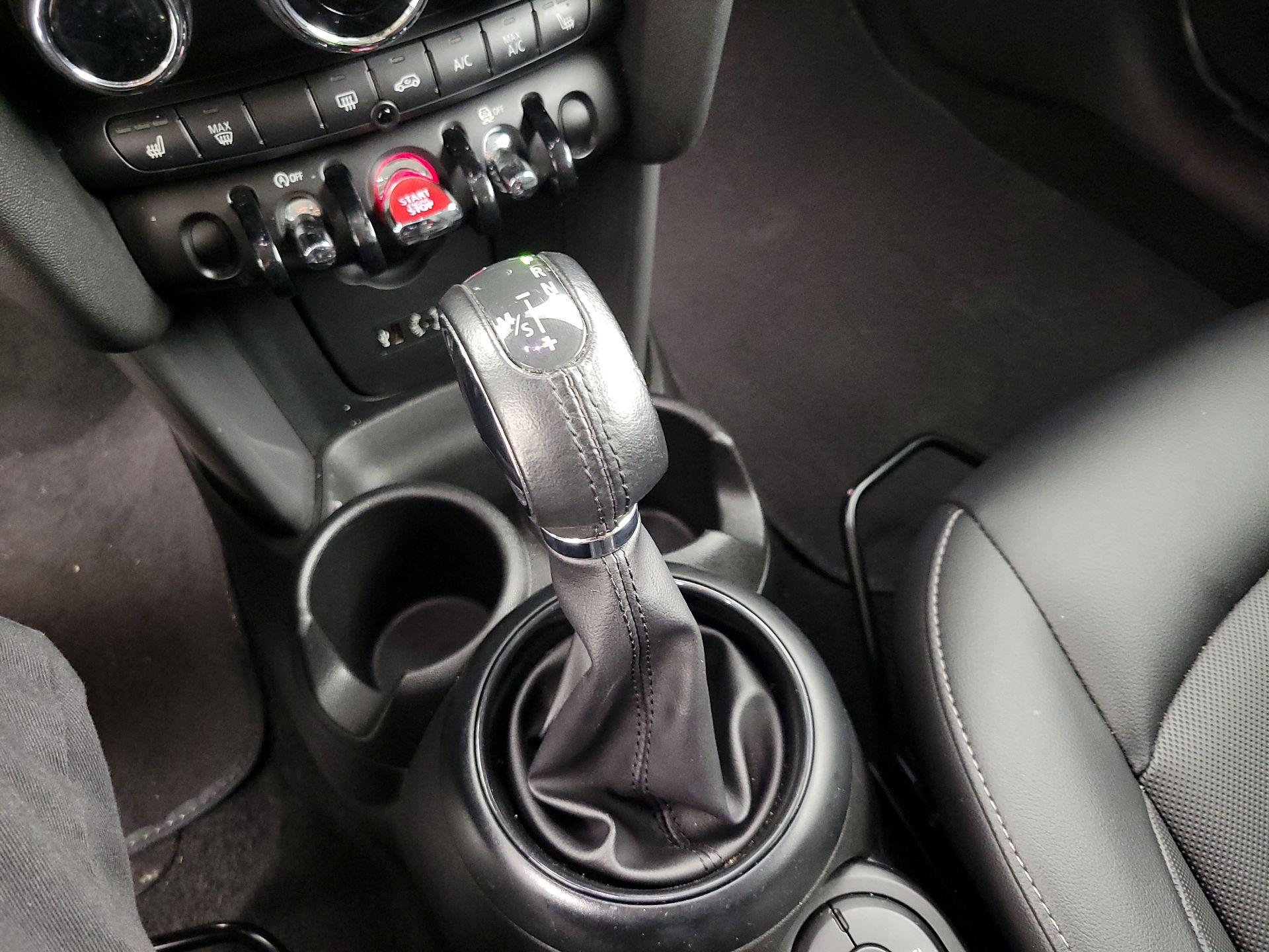 Thumbnail: 2018 MINI Cooper Hardtop - 17