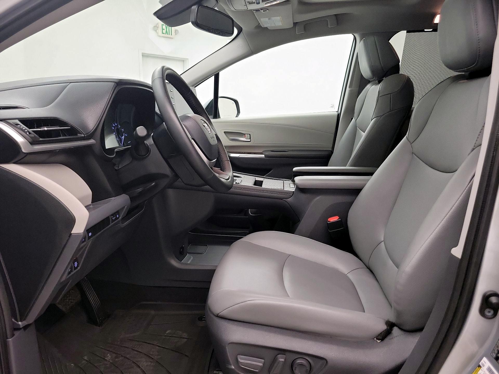 Thumbnail: 2021 Toyota Sienna - 11