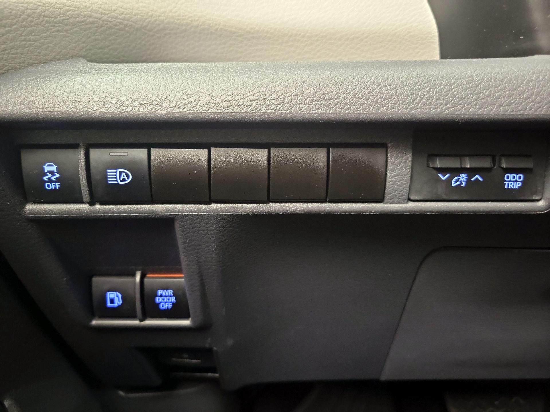 Thumbnail: 2021 Toyota Sienna - 13