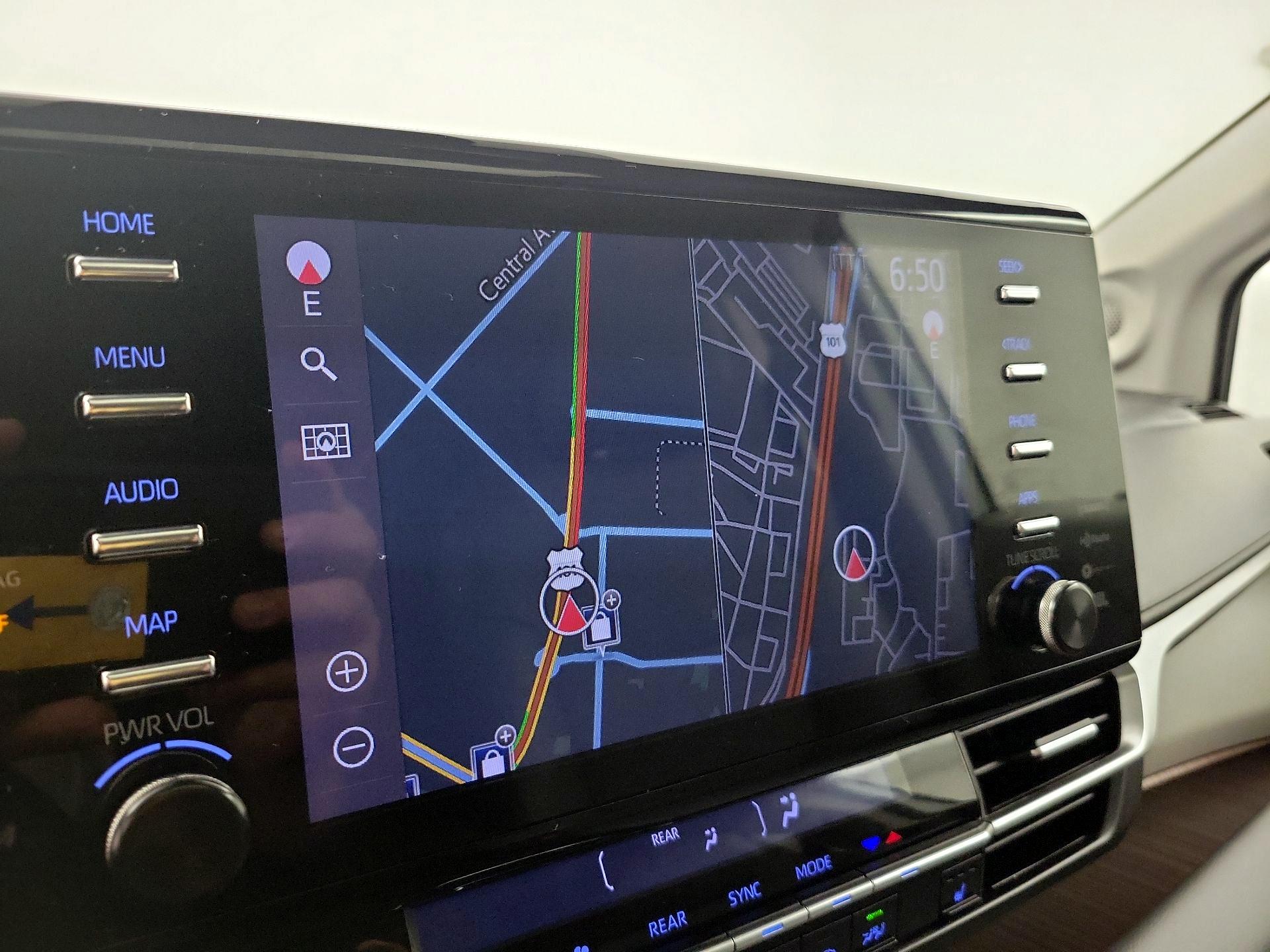 Thumbnail: 2021 Toyota Sienna - 14