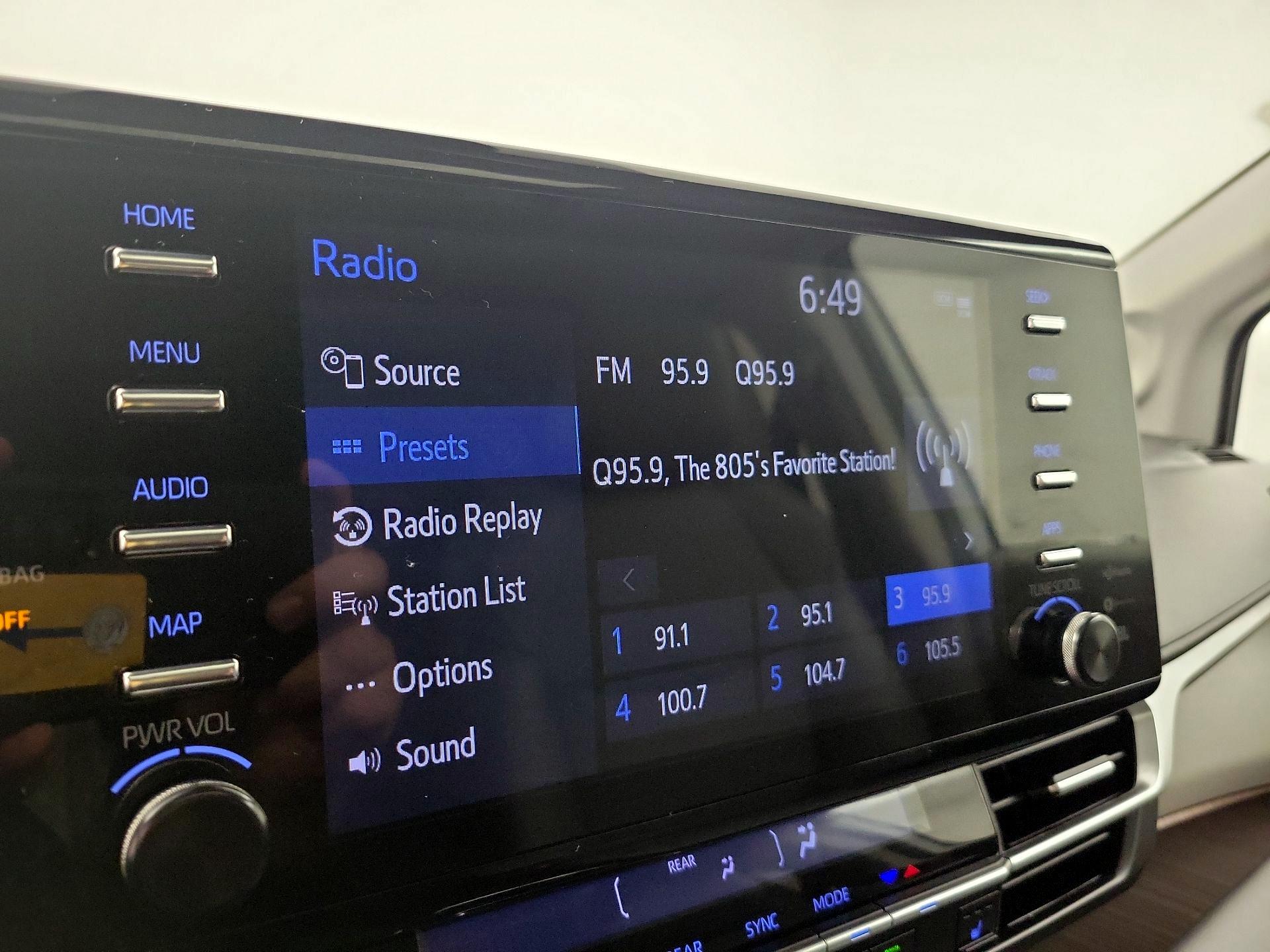 Thumbnail: 2021 Toyota Sienna - 16