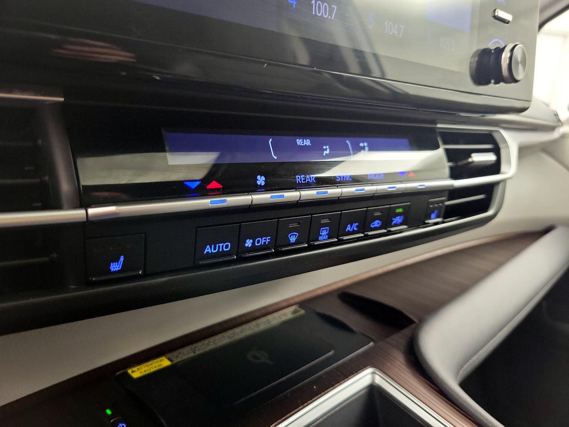 Thumbnail: 2021 Toyota Sienna - 17