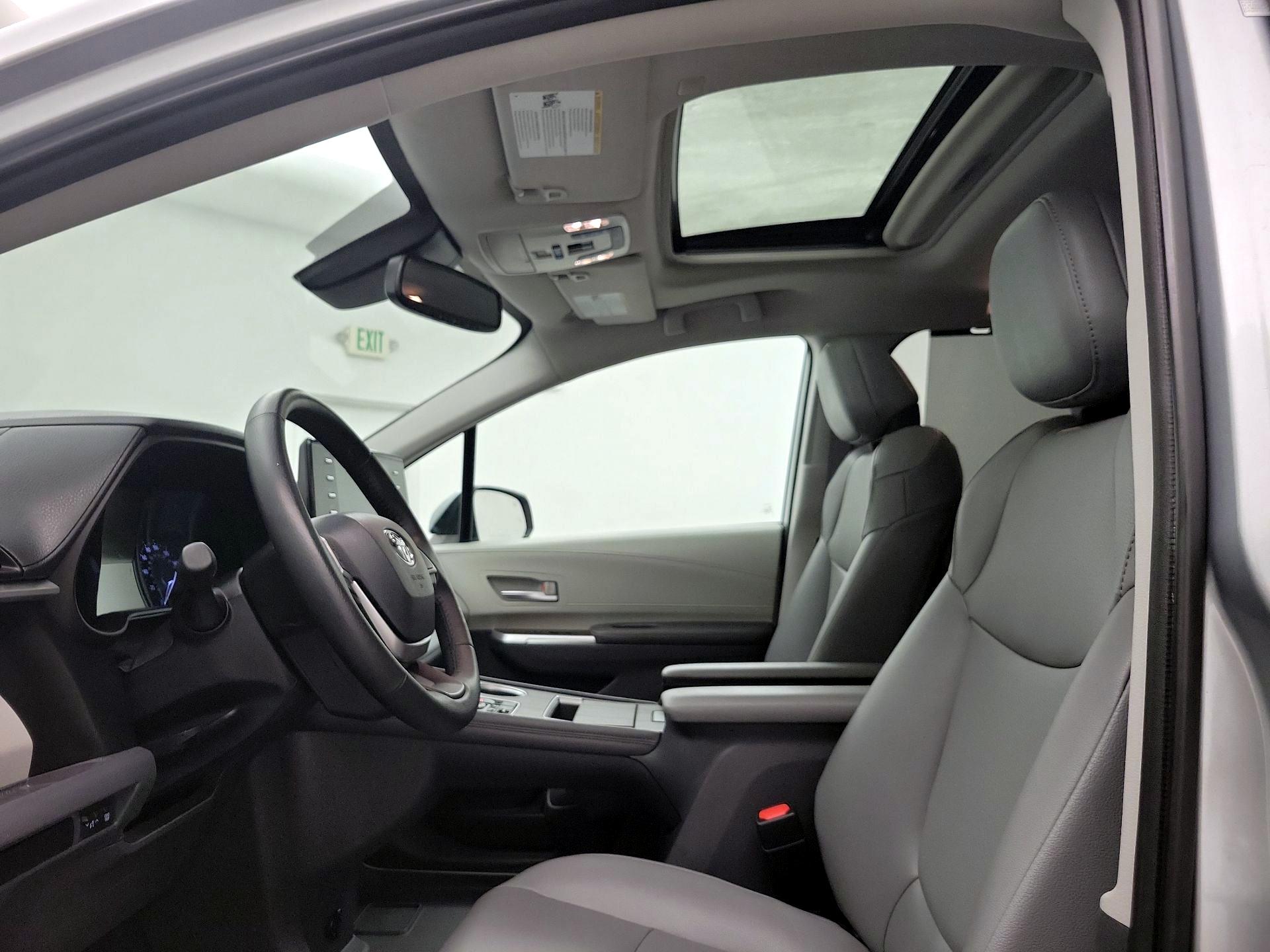 Thumbnail: 2021 Toyota Sienna - 20