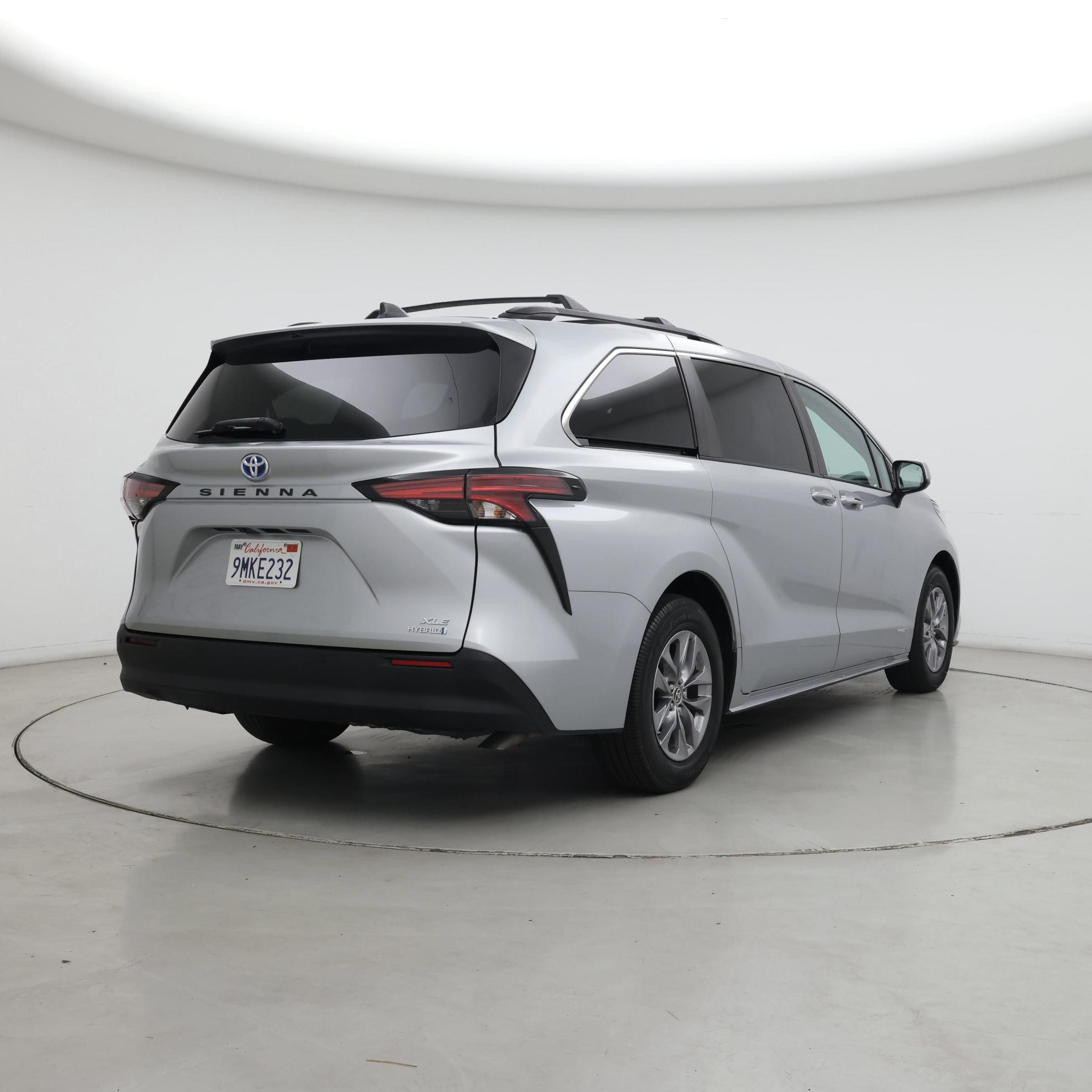 Thumbnail: 2021 Toyota Sienna - 8