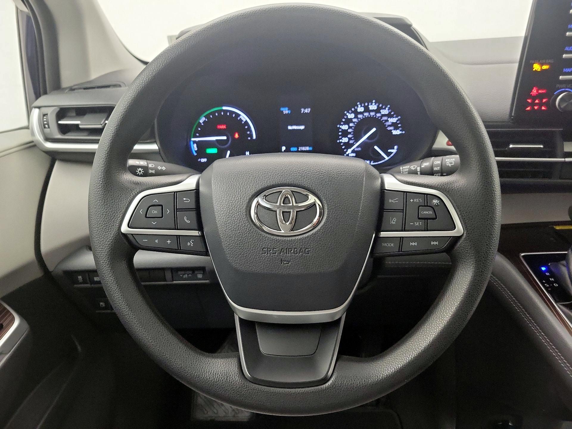 Thumbnail: 2021 Toyota Sienna - 10